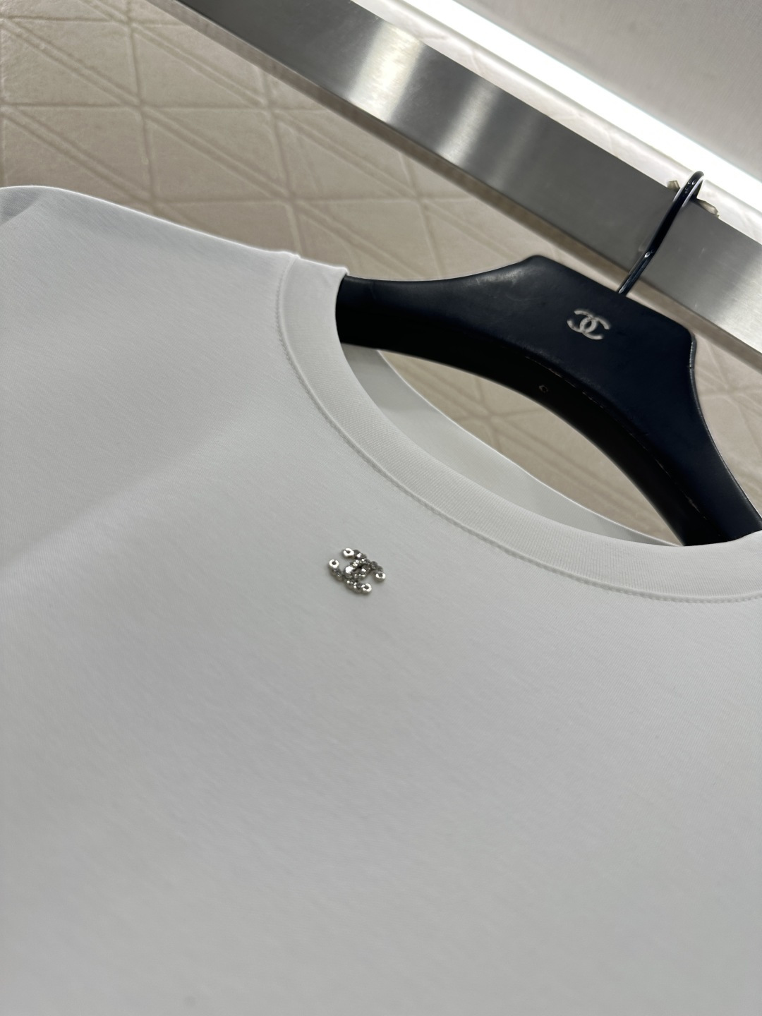 ♥Chane*♥2026新品上架 圆领钉珠徽标𝑇𝑒𝑒定制YB丝光全棉材质，质感细腻，舒适透气，常规短袖T