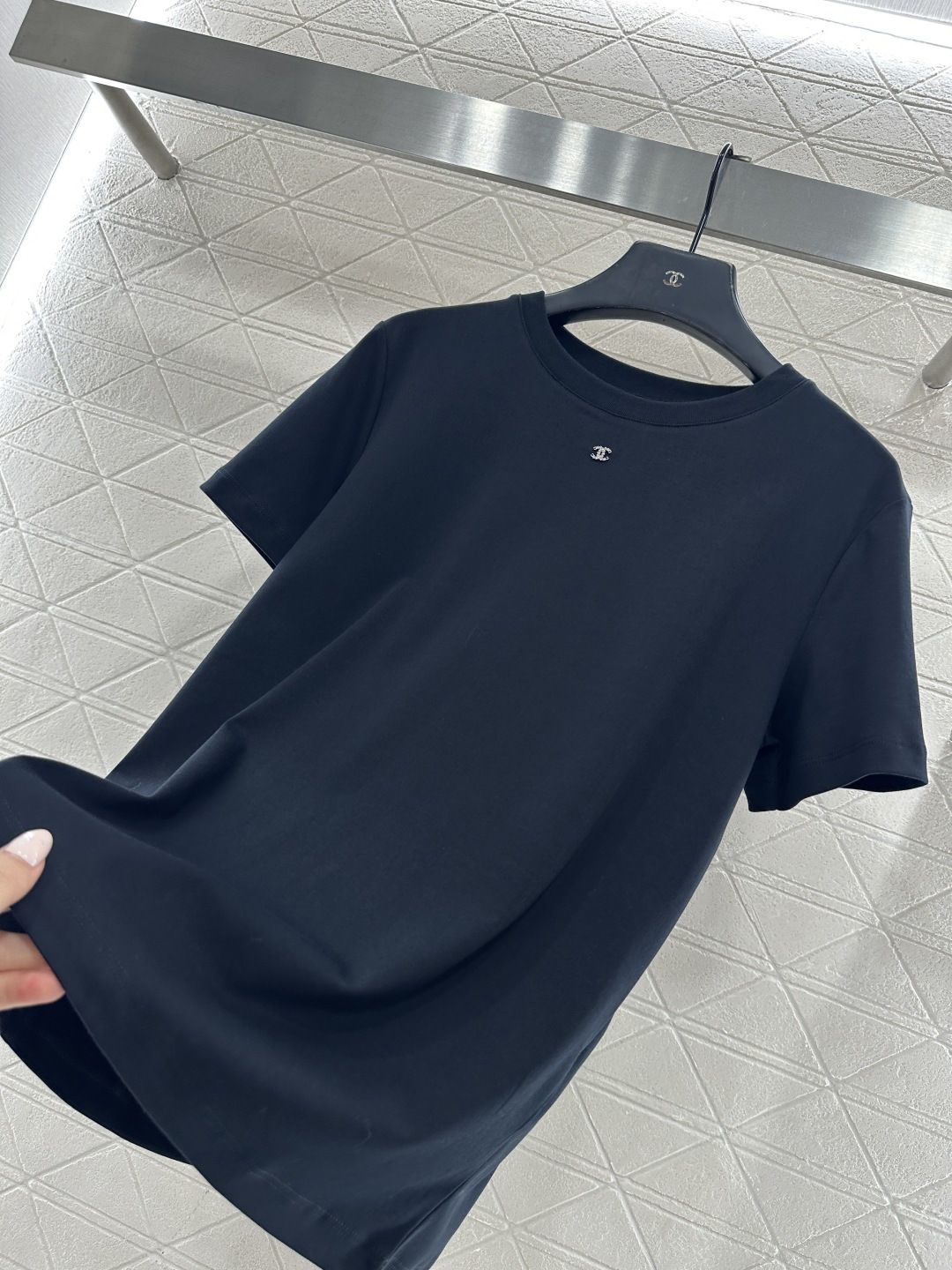 ♥Chane*♥2026新品上架 圆领钉珠徽标𝑇𝑒𝑒定制YB丝光全棉材质，质感细腻，舒适透气，常规短袖T