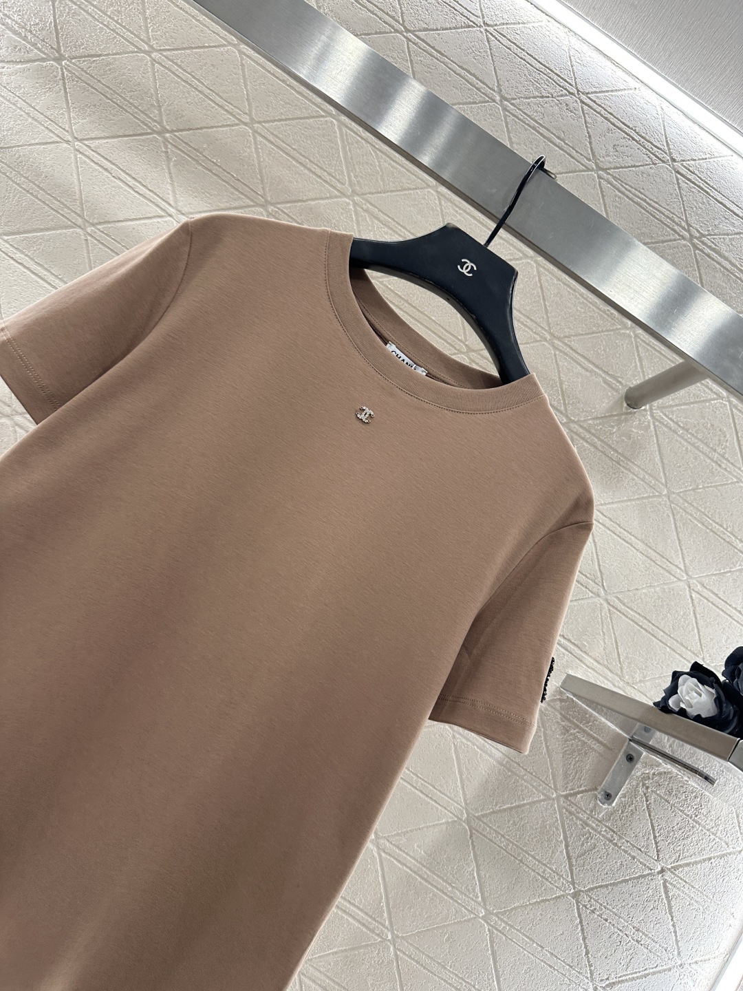 ♥Chane*♥2026新品上架 圆领钉珠徽标𝑇𝑒𝑒定制YB丝光全棉材质，质感细腻，舒适透气，常规短袖T
