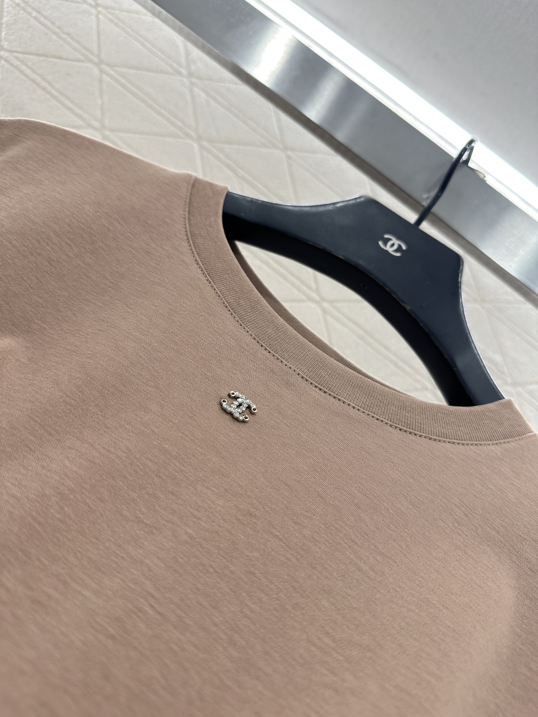 ♥Chane*♥2026新品上架 圆领钉珠徽标𝑇𝑒𝑒定制YB丝光全棉材质，质感细腻，舒适透气，常规短袖T