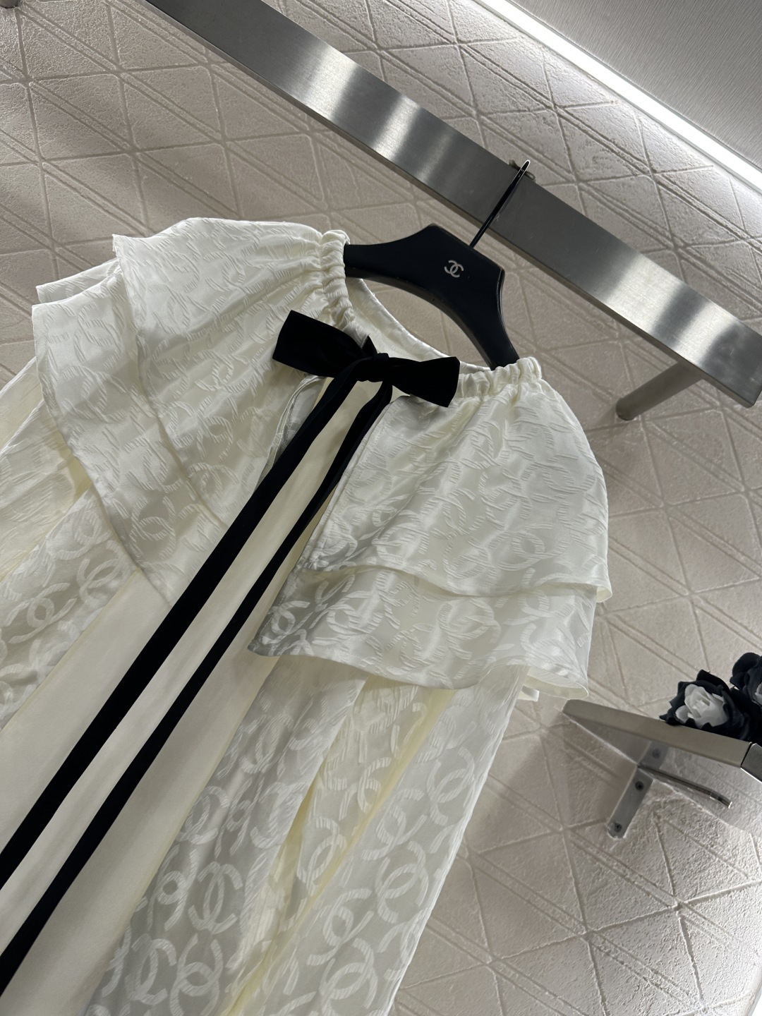 ♥Chane*♥2026新品上架 提花双C暗纹花边披肩衬衫定制YB进口百分百重磅真丝材质，质感光泽，舒适