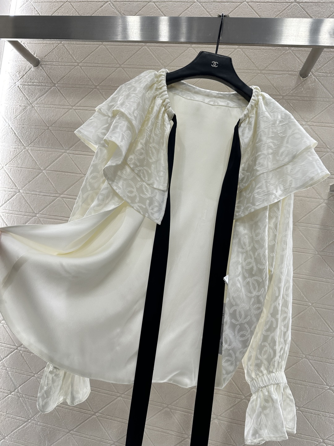 ♥Chane*♥2026新品上架 提花双C暗纹花边披肩衬衫定制YB进口百分百重磅真丝材质，质感光泽，舒适