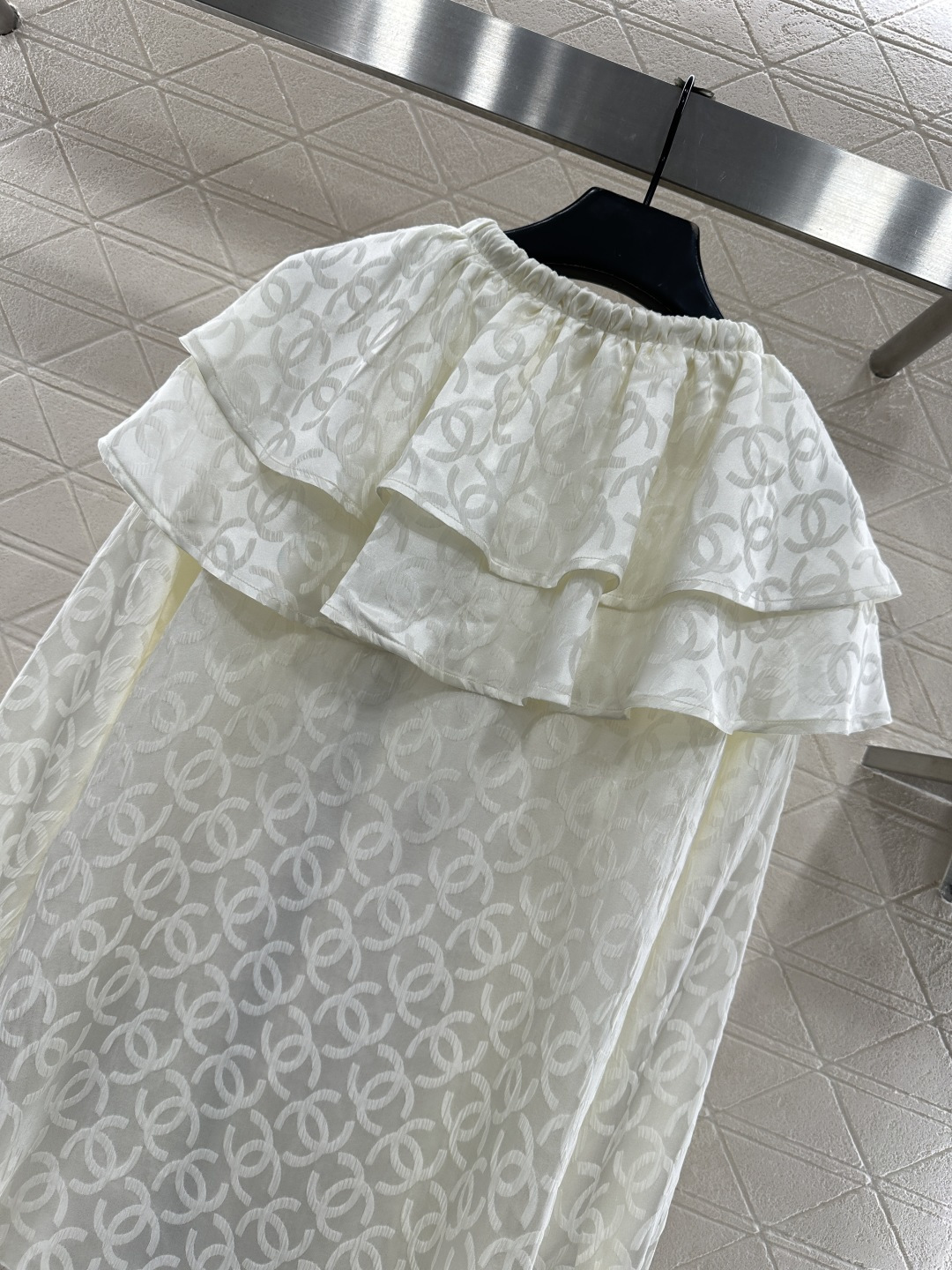 ♥Chane*♥2026新品上架 提花双C暗纹花边披肩衬衫定制YB进口百分百重磅真丝材质，质感光泽，舒适