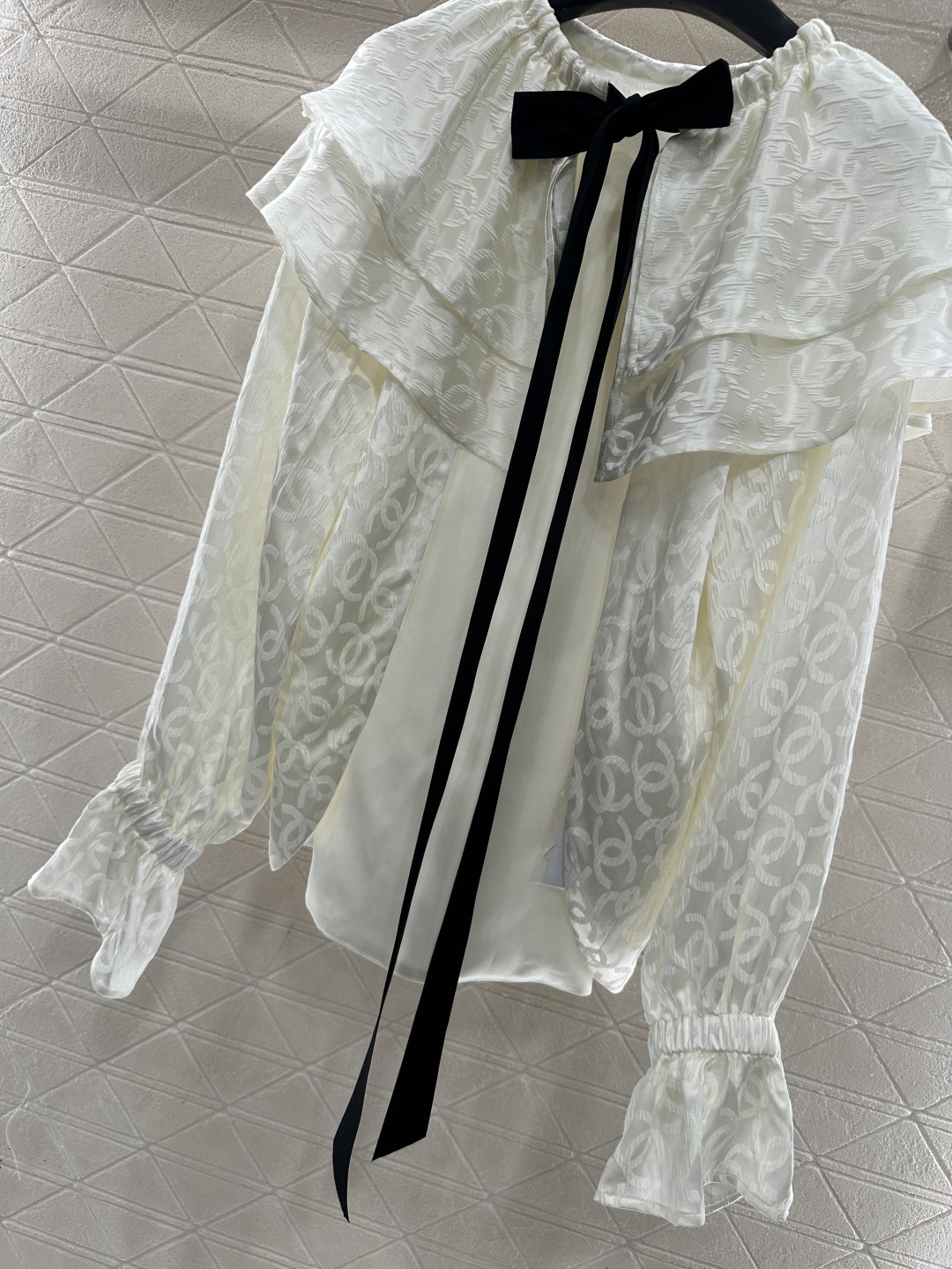 ♥Chane*♥2026新品上架 提花双C暗纹花边披肩衬衫定制YB进口百分百重磅真丝材质，质感光泽，舒适