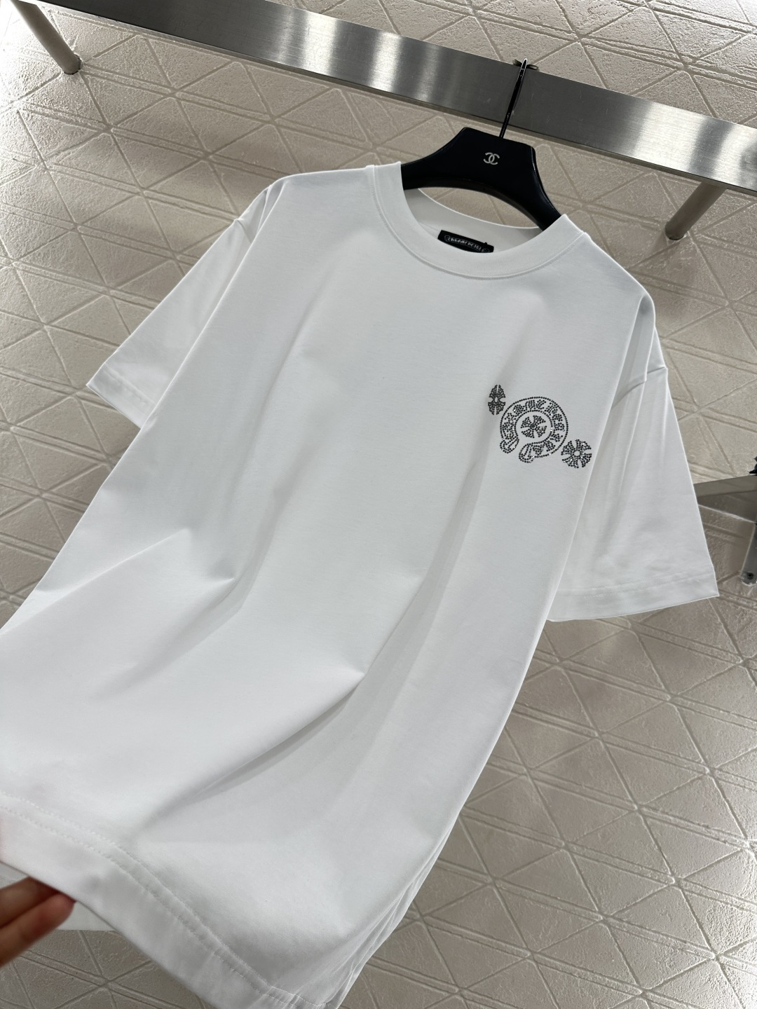 ♥Chrome hear*♥2026新品上架 圆领烫钻克罗心徽标𝑇𝑒𝑒定制YB原生全棉材质，质感细腻，舒