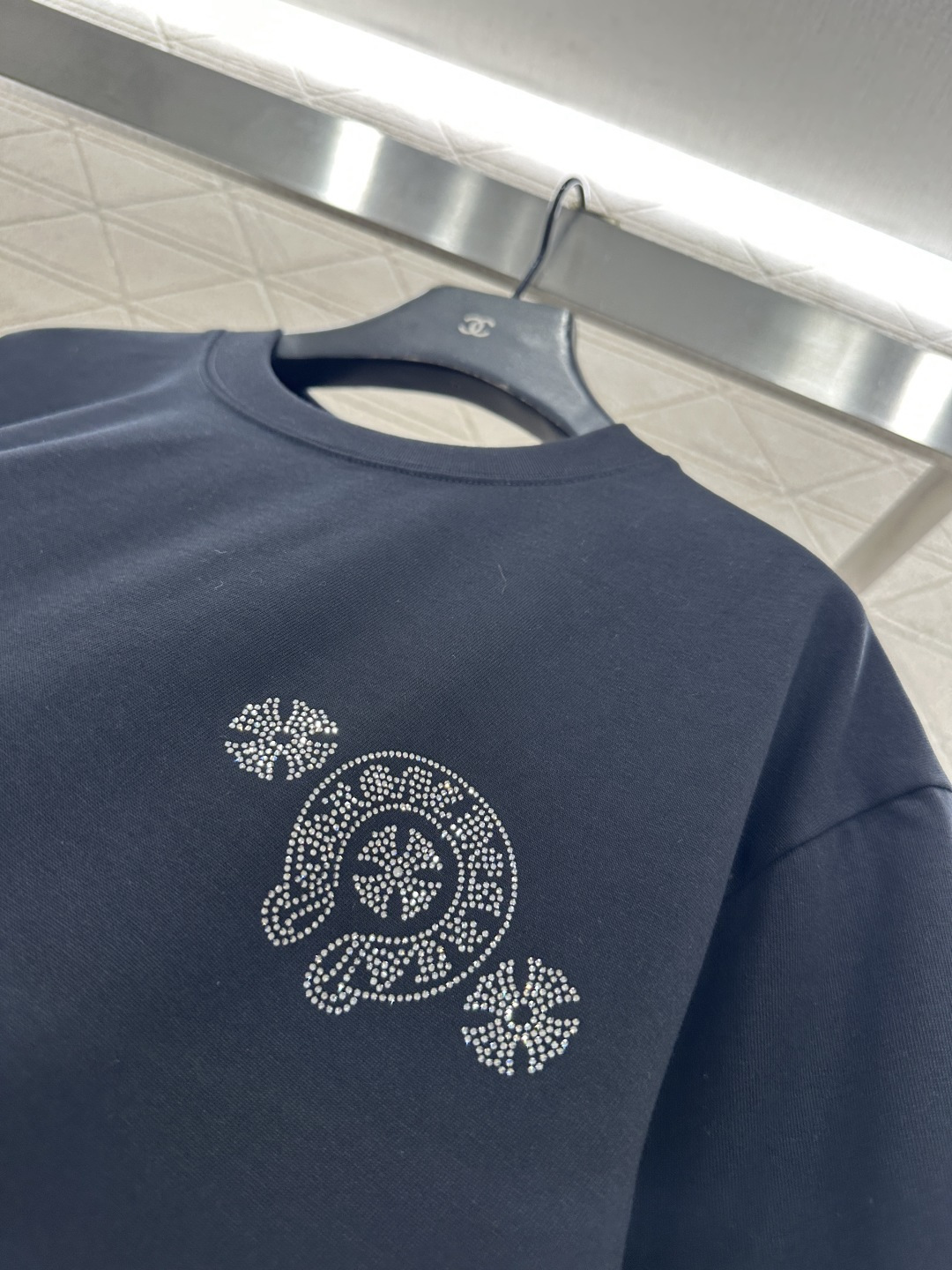 ♥Chrome hear*♥2026新品上架 圆领烫钻克罗心徽标𝑇𝑒𝑒定制YB原生全棉材质，质感细腻，舒