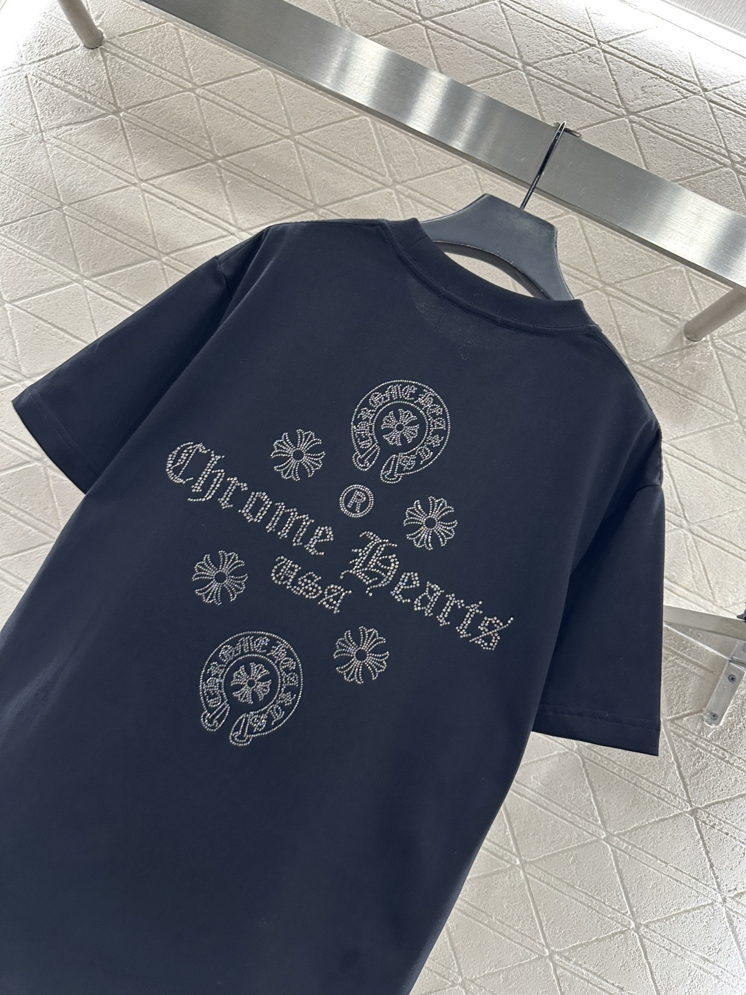 ♥Chrome hear*♥2026新品上架 圆领烫钻克罗心徽标𝑇𝑒𝑒定制YB原生全棉材质，质感细腻，舒