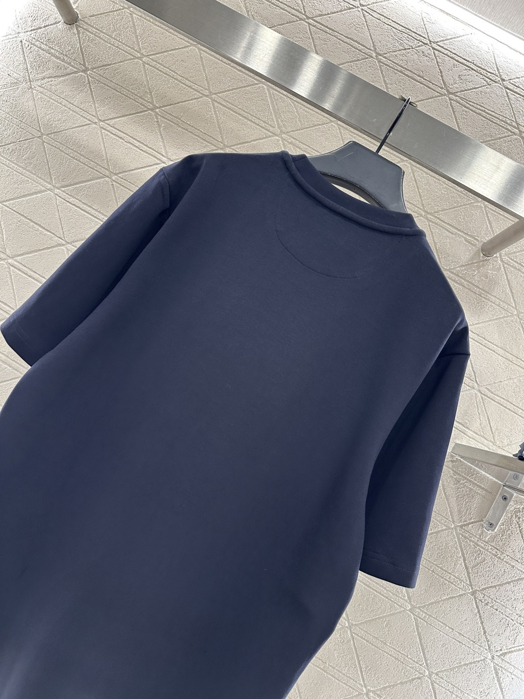 ♥Fend*♥2026新品上架 圆领刺绣镂空徽标𝑇𝑒𝑒定制YB原生全棉材质，质感细腻，舒适透气，宽松短袖