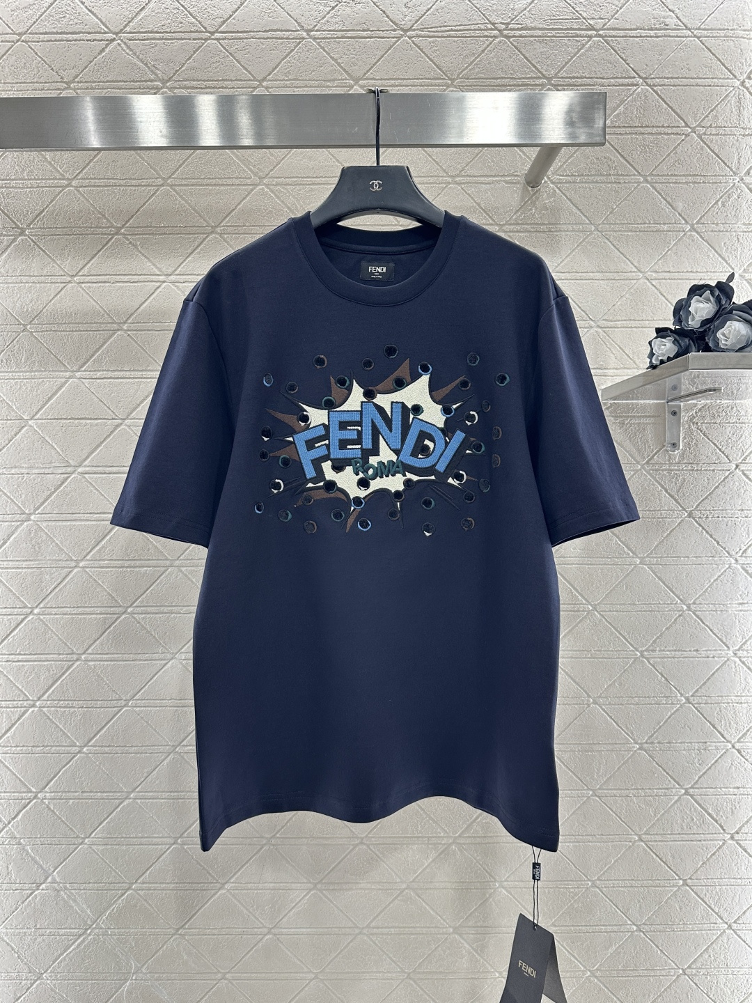 ♥Fend*♥2026新品上架 圆领刺绣镂空徽标𝑇𝑒𝑒定制YB原生全棉材质，质感细腻，舒适透气，宽松短袖