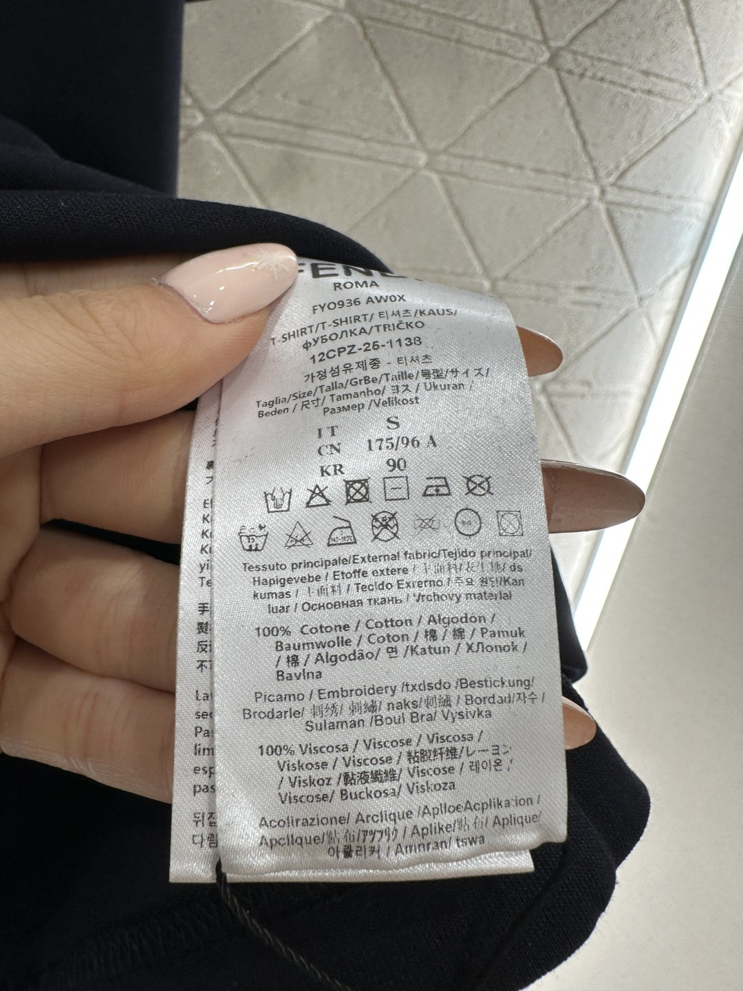 ♥Fend*♥2026新品上架 圆领刺绣镂空徽标𝑇𝑒𝑒定制YB原生全棉材质，质感细腻，舒适透气，宽松短袖