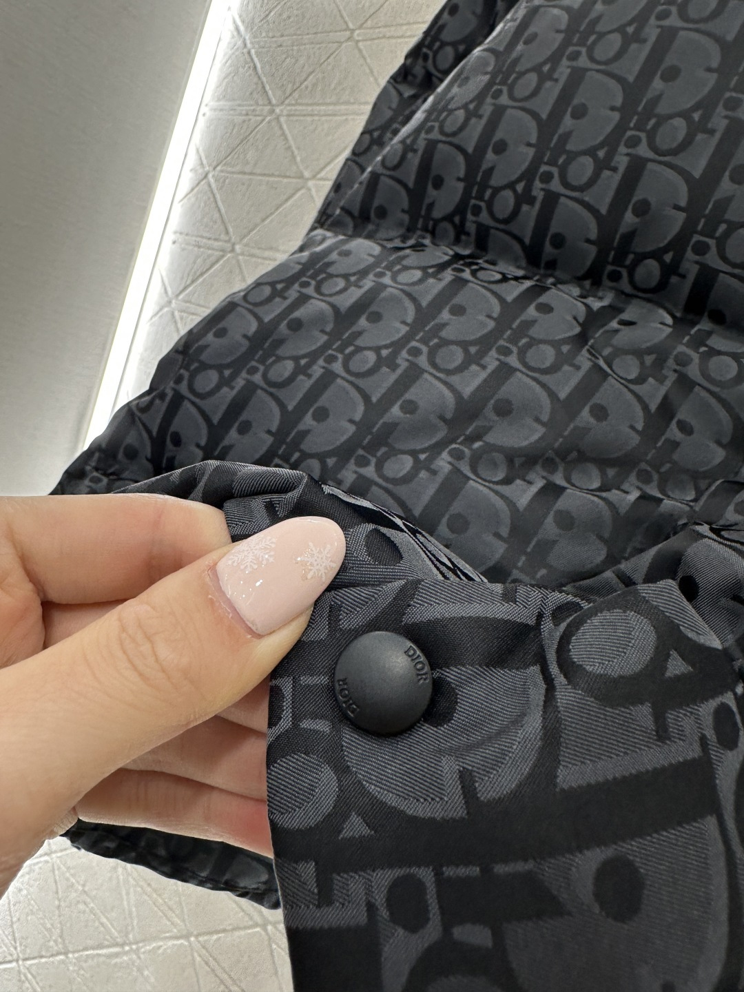 ♥Dio*♥2025新品上架 翻领提花羽绒外套定制YB进口提花材质，白鹅绒填充内里，整件轻盈保暖，翻领时