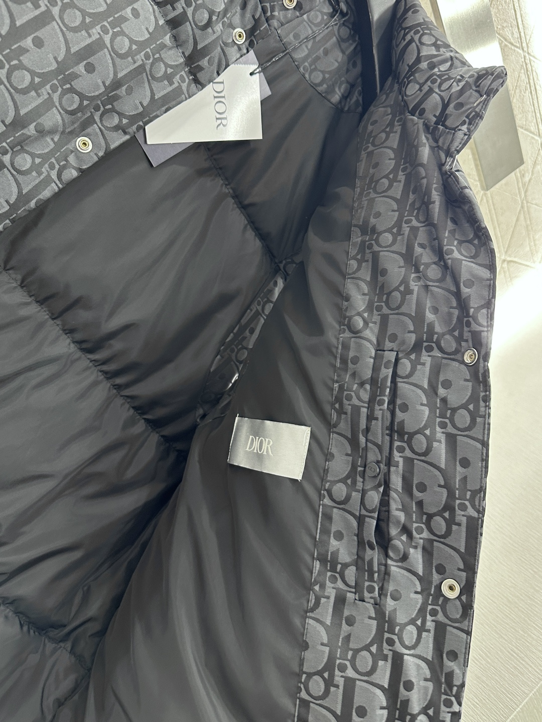 ♥Dio*♥2025新品上架 立领提花羽绒马甲定制YB进口提花材质，白鹅绒填充内里，整件轻盈保暖，立领时