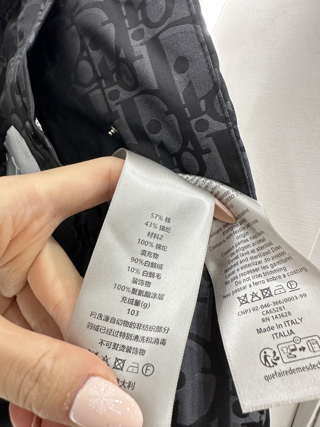 ♥Dio*♥2025新品上架 立领提花羽绒马甲定制YB进口提花材质，白鹅绒填充内里，整件轻盈保暖，立领时