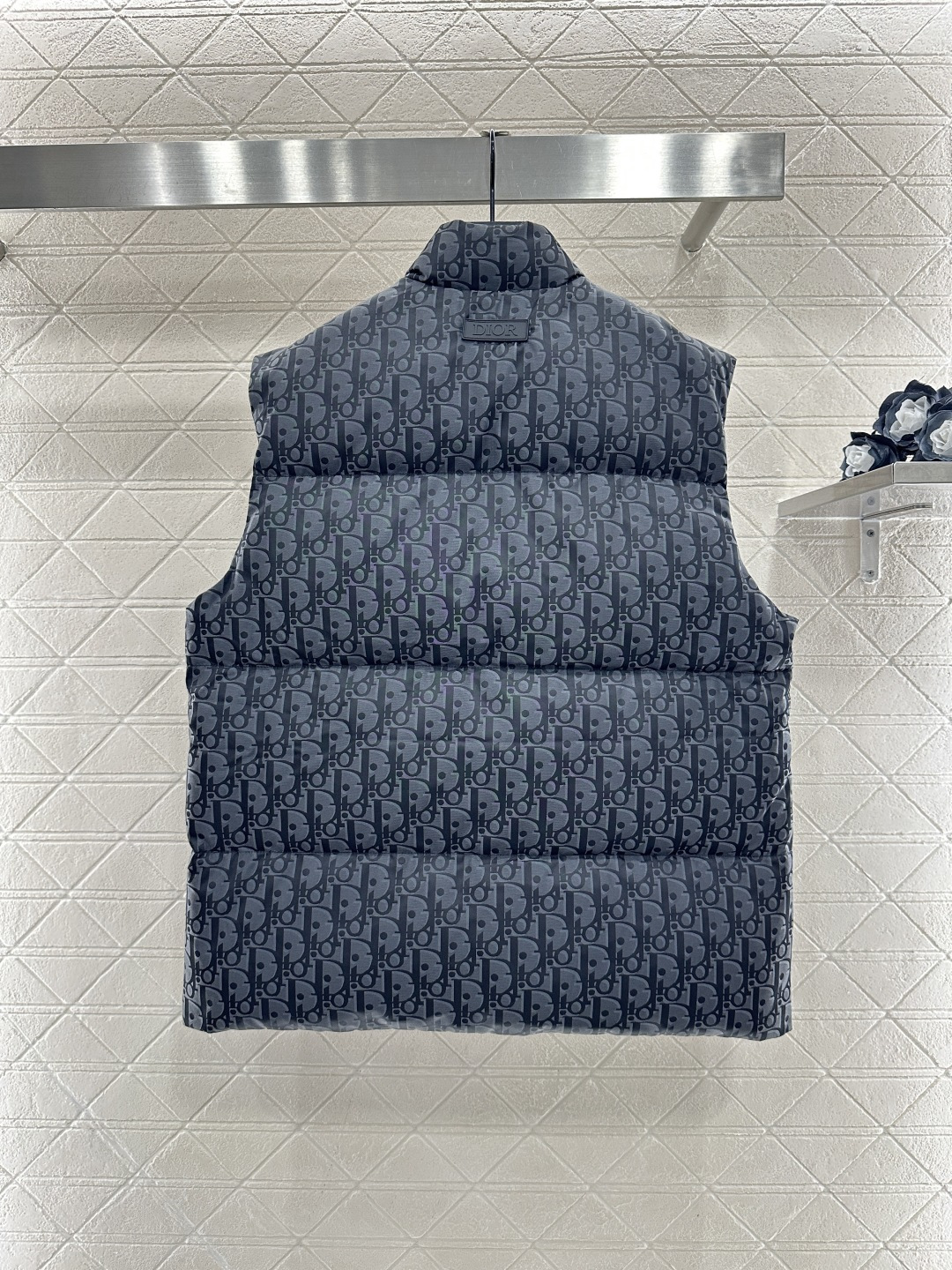 ♥Dio*♥2025新品上架 立领提花羽绒马甲定制YB进口提花材质，白鹅绒填充内里，整件轻盈保暖，立领时