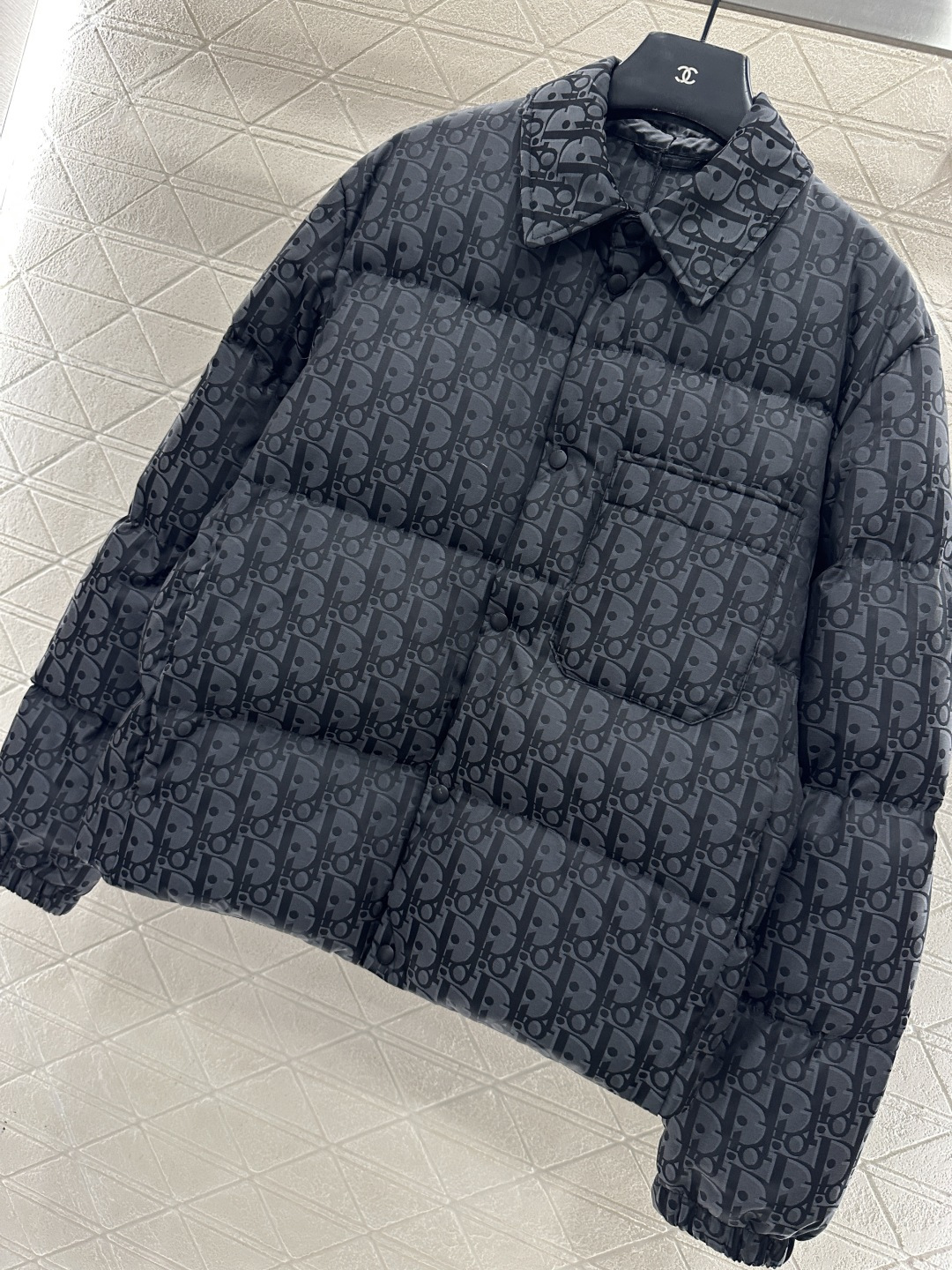 ♥Dio*♥2025新品上架 翻领提花羽绒外套定制YB进口提花材质，白鹅绒填充内里，整件轻盈保暖，翻领时