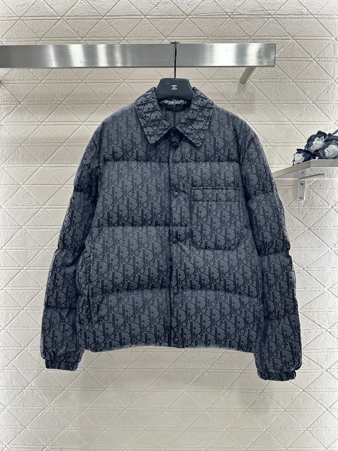 ♥Dio*♥2025新品上架 翻领提花羽绒外套定制YB进口提花材质，白鹅绒填充内里，整件轻盈保暖，翻领时