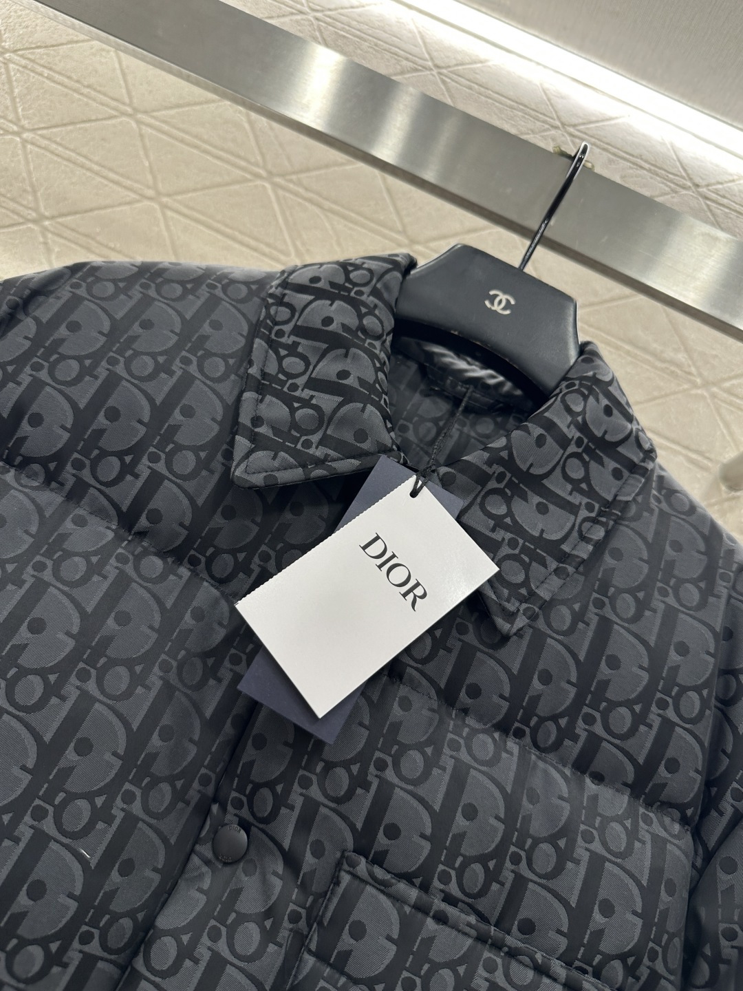 ♥Dio*♥2025新品上架 翻领提花羽绒外套定制YB进口提花材质，白鹅绒填充内里，整件轻盈保暖，翻领时