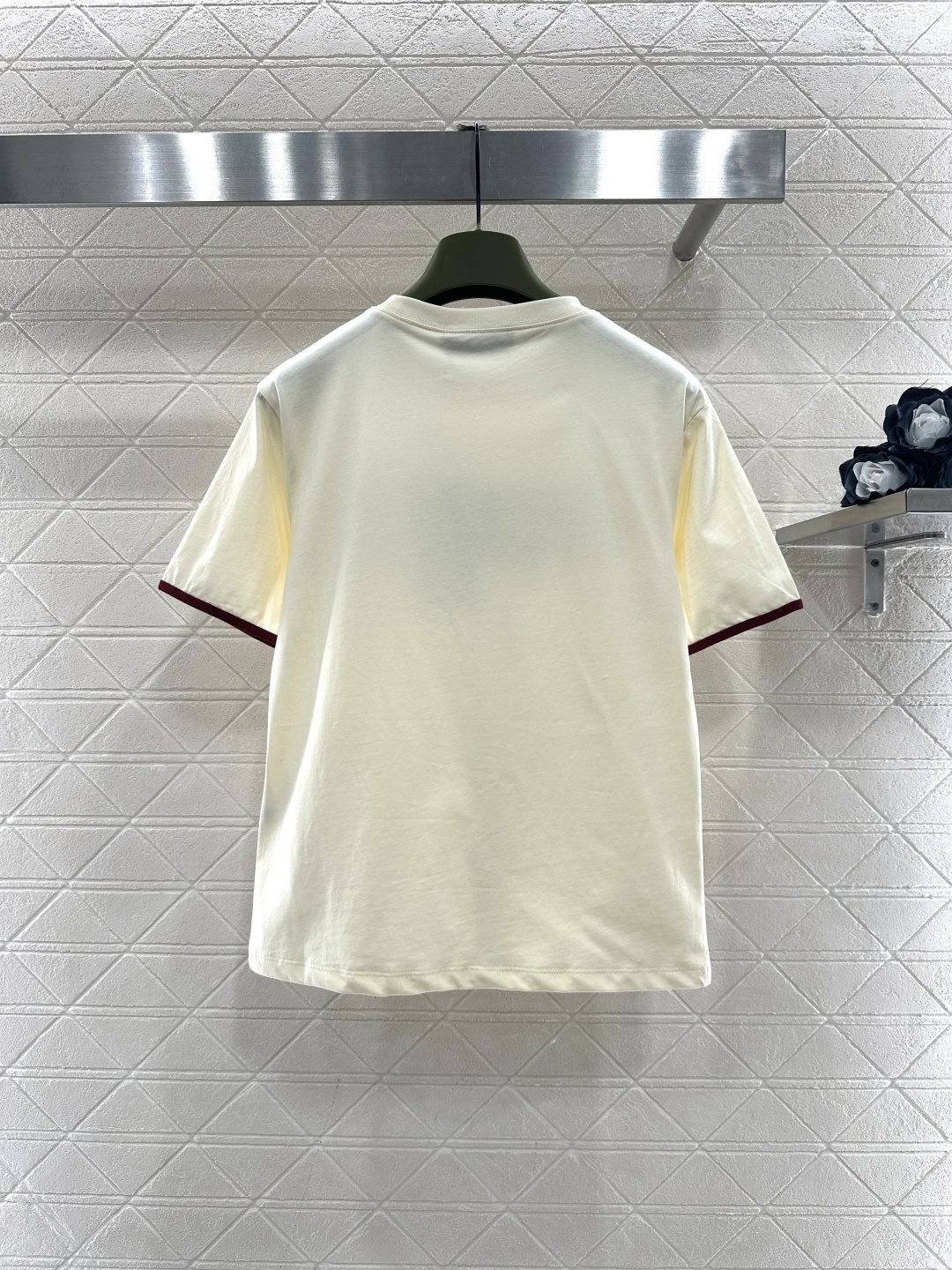 ♥Gucc*♥2026新品上架 圆领撞色徽标𝑇𝑒𝑒定制YB原生全棉材质，质感细腻，舒适透气，常规短袖裁剪