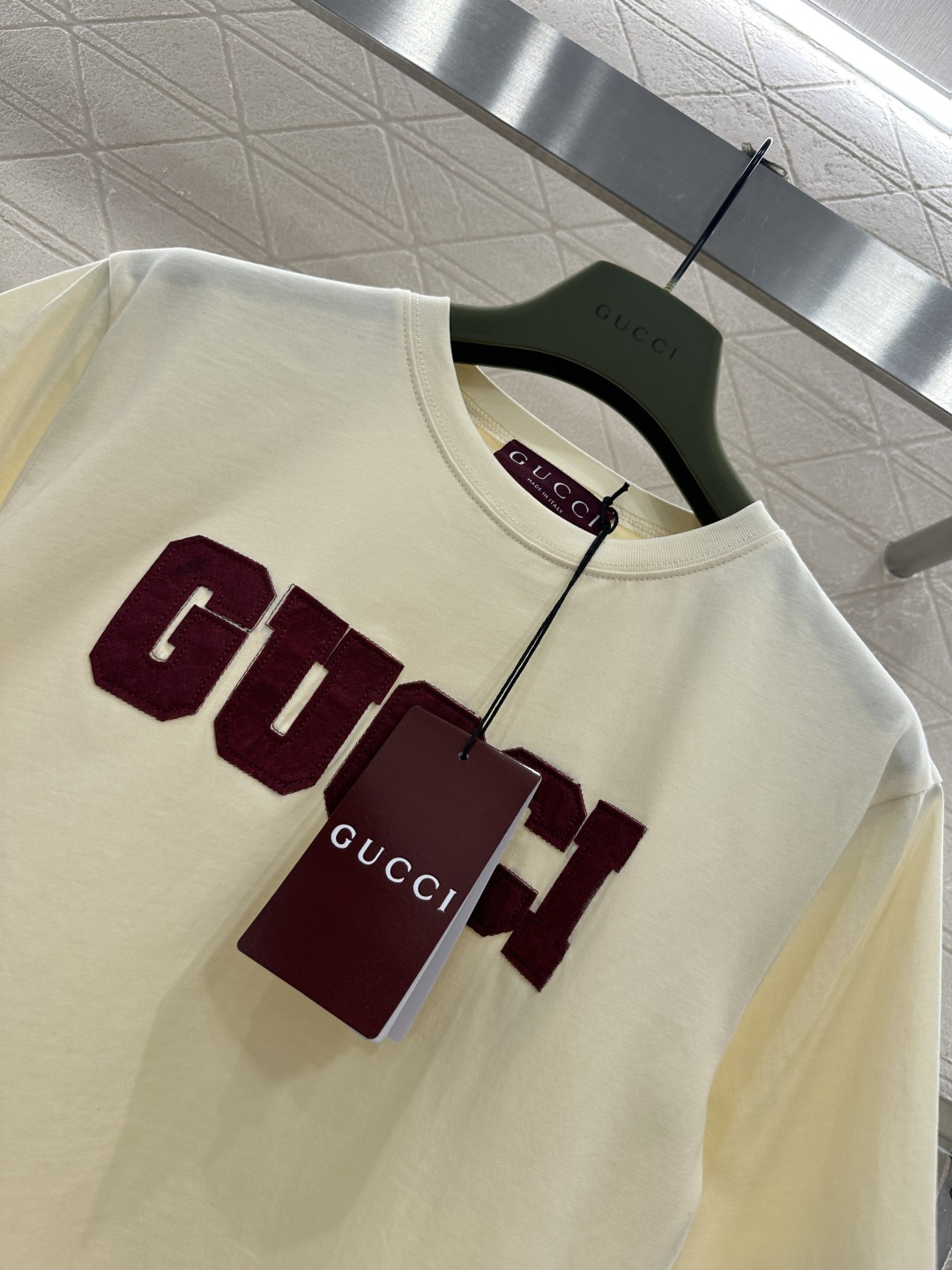 ♥Gucc*♥2026新品上架 圆领撞色徽标𝑇𝑒𝑒定制YB原生全棉材质，质感细腻，舒适透气，常规短袖裁剪