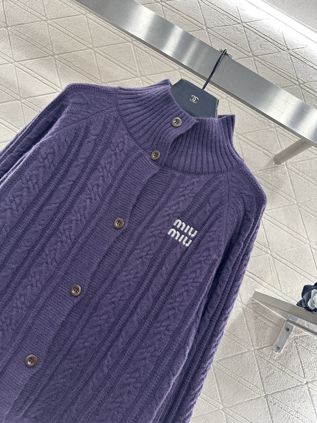 ♥Miumi*♥2026新品上架 麻花徽标针织开衫定制YB羊毛纱线织造，穿搭舒适，质感十足，立领针织开衫