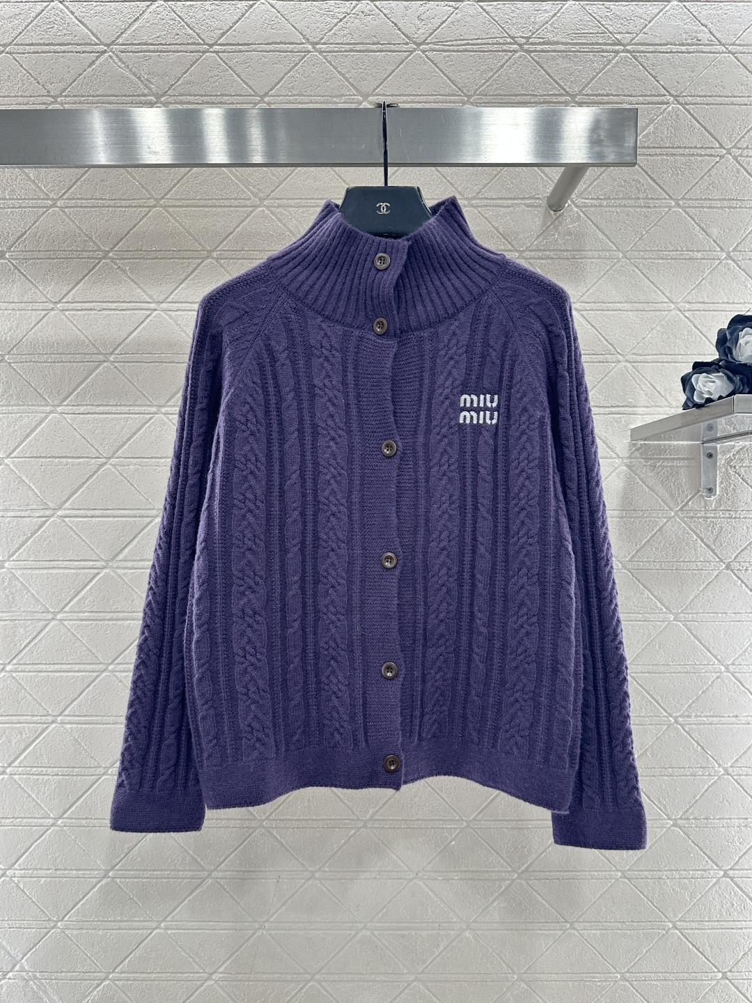 ♥Miumi*♥2026新品上架 麻花徽标针织开衫定制YB羊毛纱线织造，穿搭舒适，质感十足，立领针织开衫