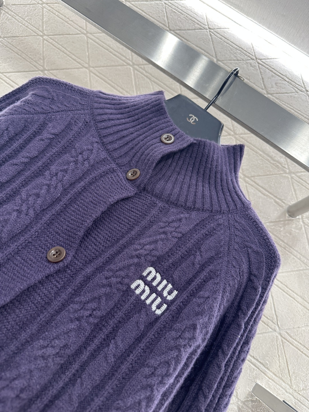 ♥Miumi*♥2026新品上架 麻花徽标针织开衫定制YB羊毛纱线织造，穿搭舒适，质感十足，立领针织开衫