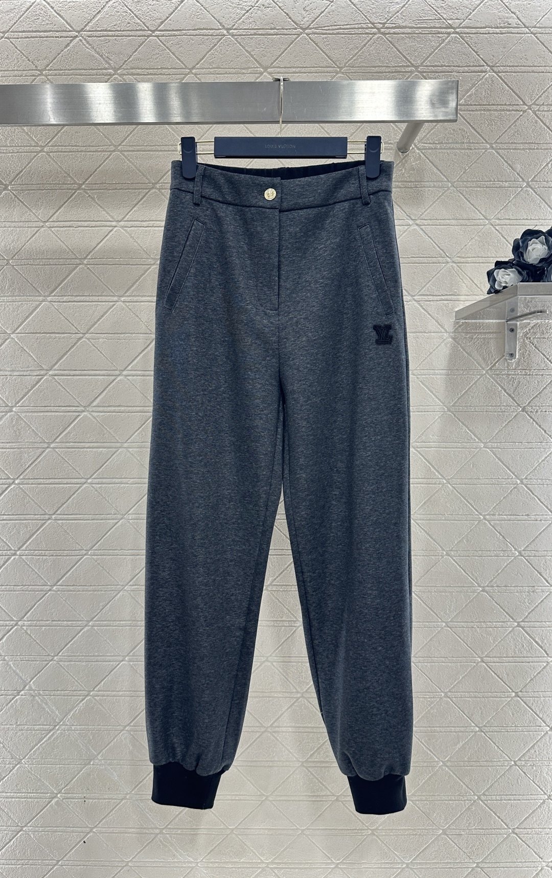 ♥Louis vuitto*♥2026新品上架 翻领拉链外套长裤套装定制YB棉毛混纺材质，柔软亲肤，穿搭