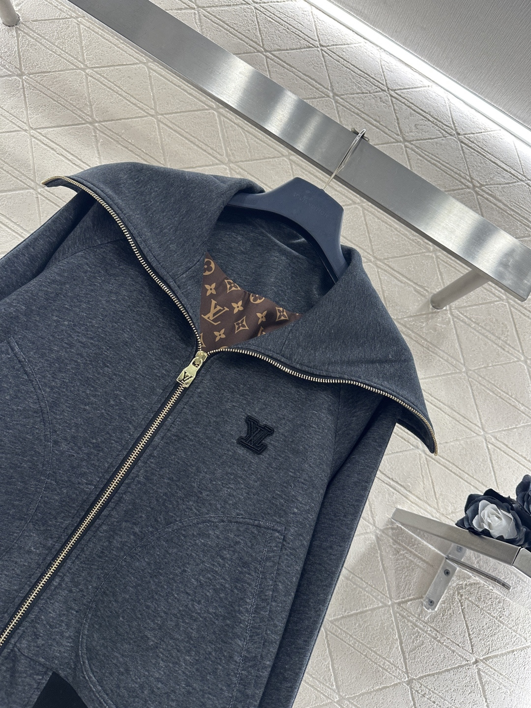 ♥Louis vuitto*♥2026新品上架 翻领拉链外套长裤套装定制YB棉毛混纺材质，柔软亲肤，穿搭