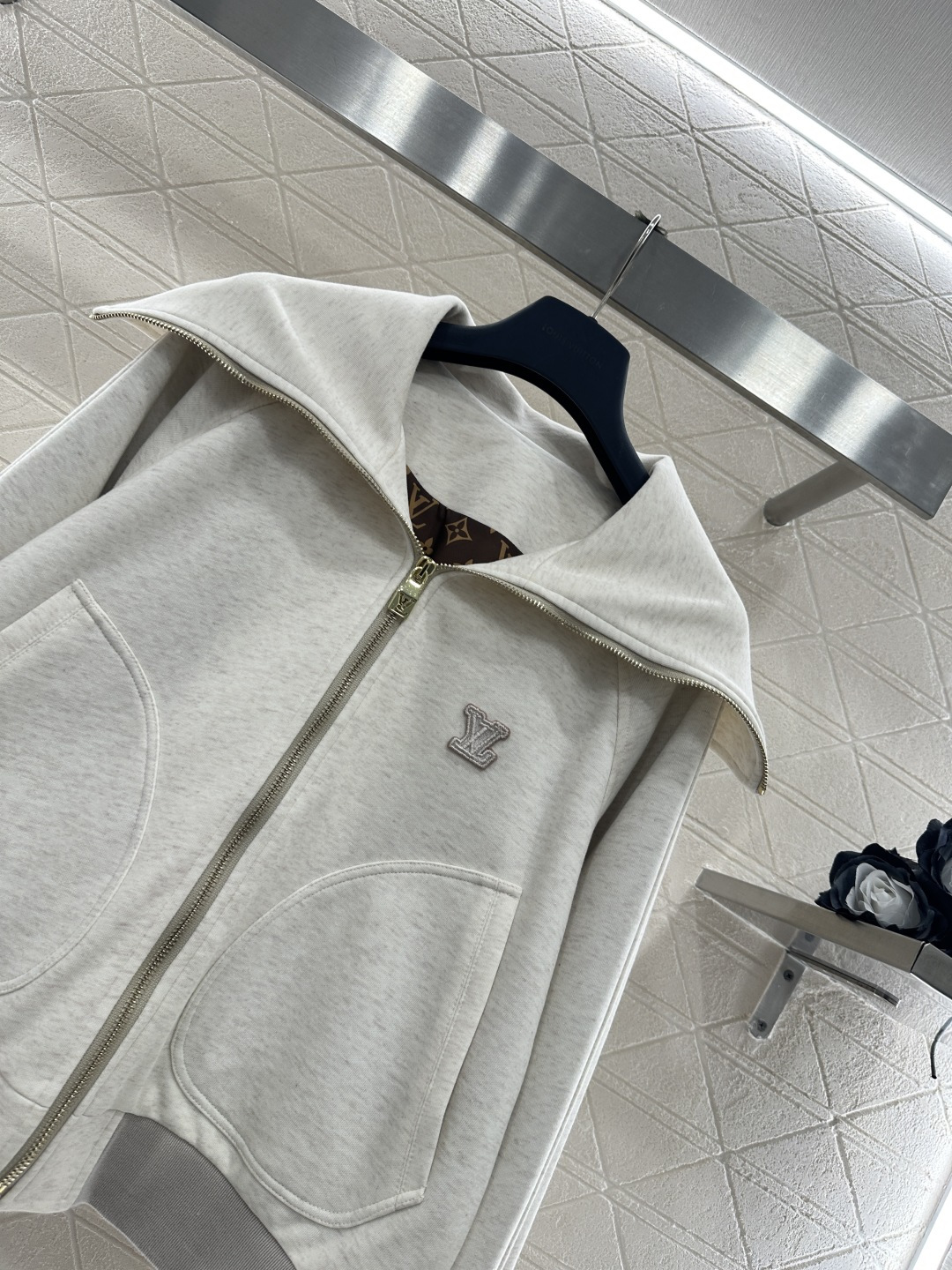 ♥Louis vuitto*♥2026新品上架 翻领拉链外套长裤套装定制YB棉毛混纺材质，柔软亲肤，穿搭