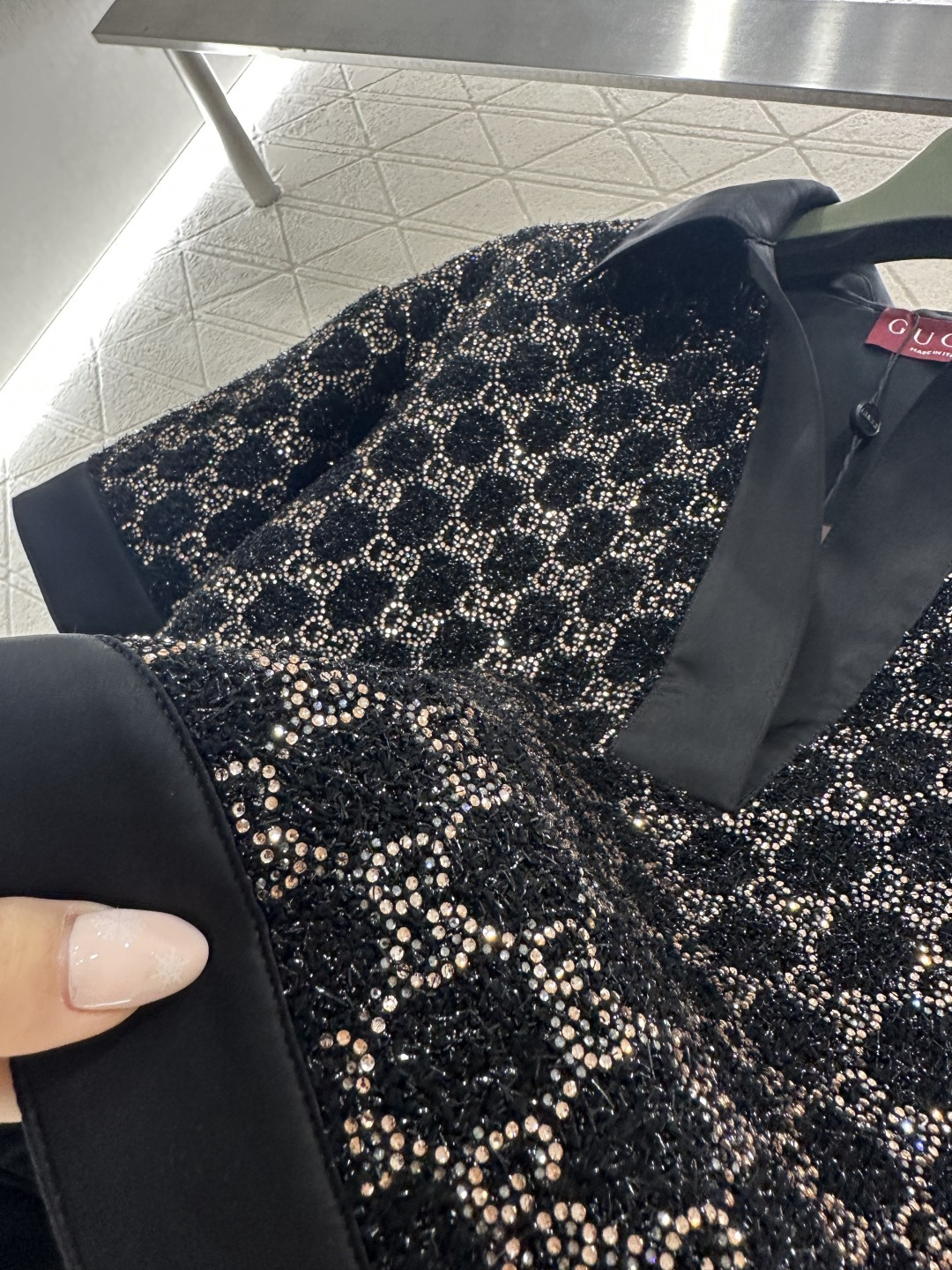 ♥Gucc*♥2026新品上架重工烫钻短袖上衣短裤套装定制YB进口棉毛材质，质感高级，肌理明显，翻领半开