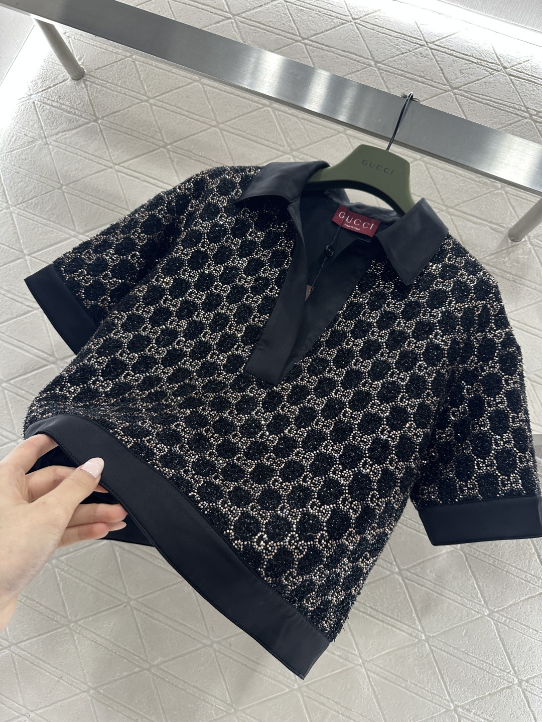 ♥Gucc*♥2026新品上架重工烫钻短袖上衣短裤套装定制YB进口棉毛材质，质感高级，肌理明显，翻领半开
