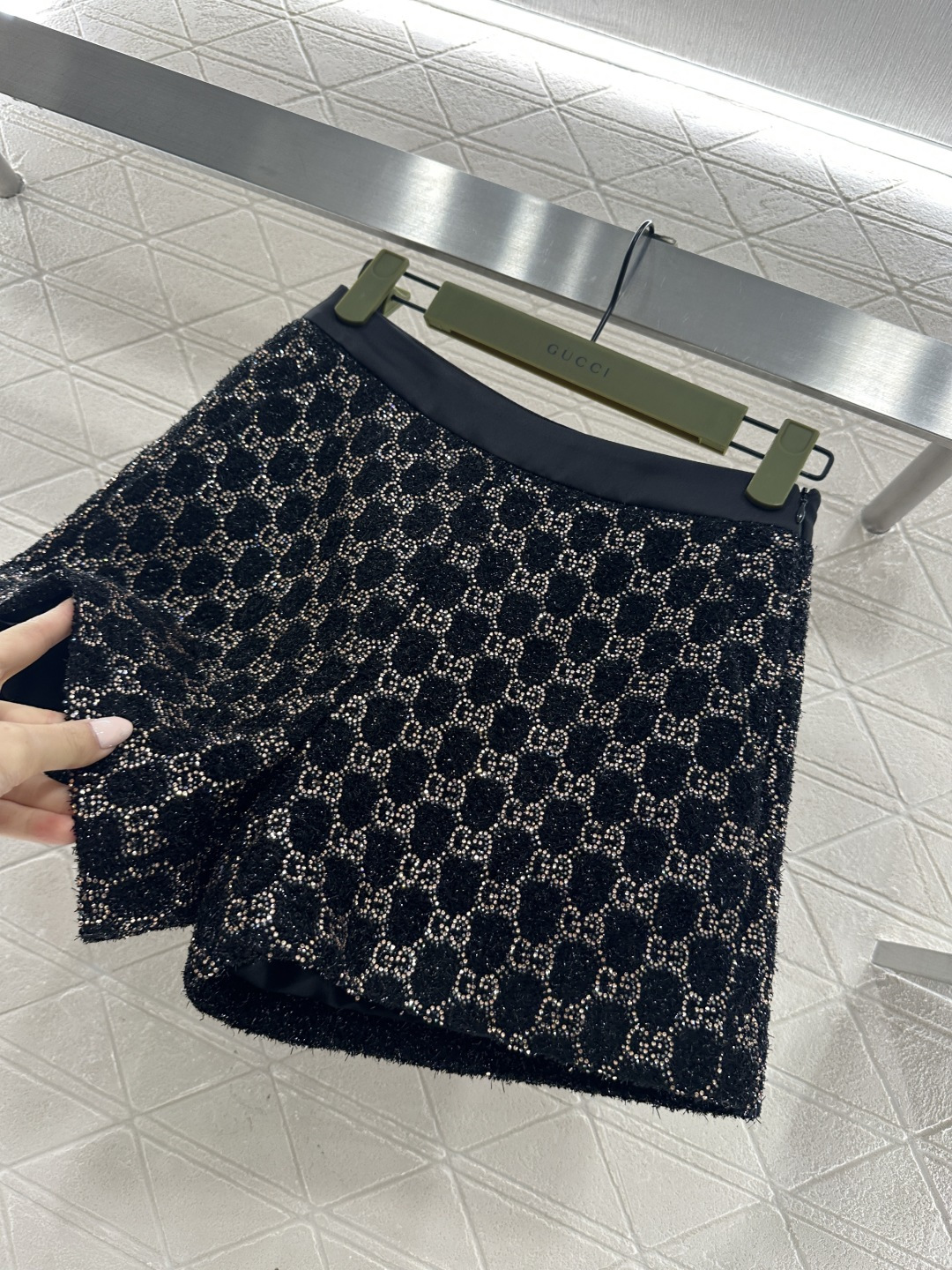 ♥Gucc*♥2026新品上架重工烫钻短袖上衣短裤套装定制YB进口棉毛材质，质感高级，肌理明显，翻领半开