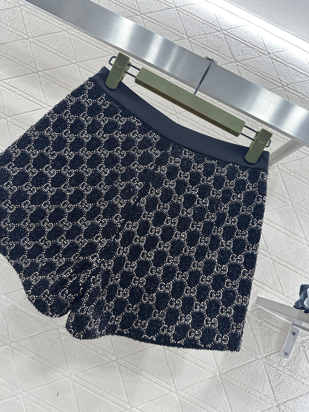 ♥Gucc*♥2026新品上架重工烫钻短袖上衣短裤套装定制YB进口棉毛材质，质感高级，肌理明显，翻领半开