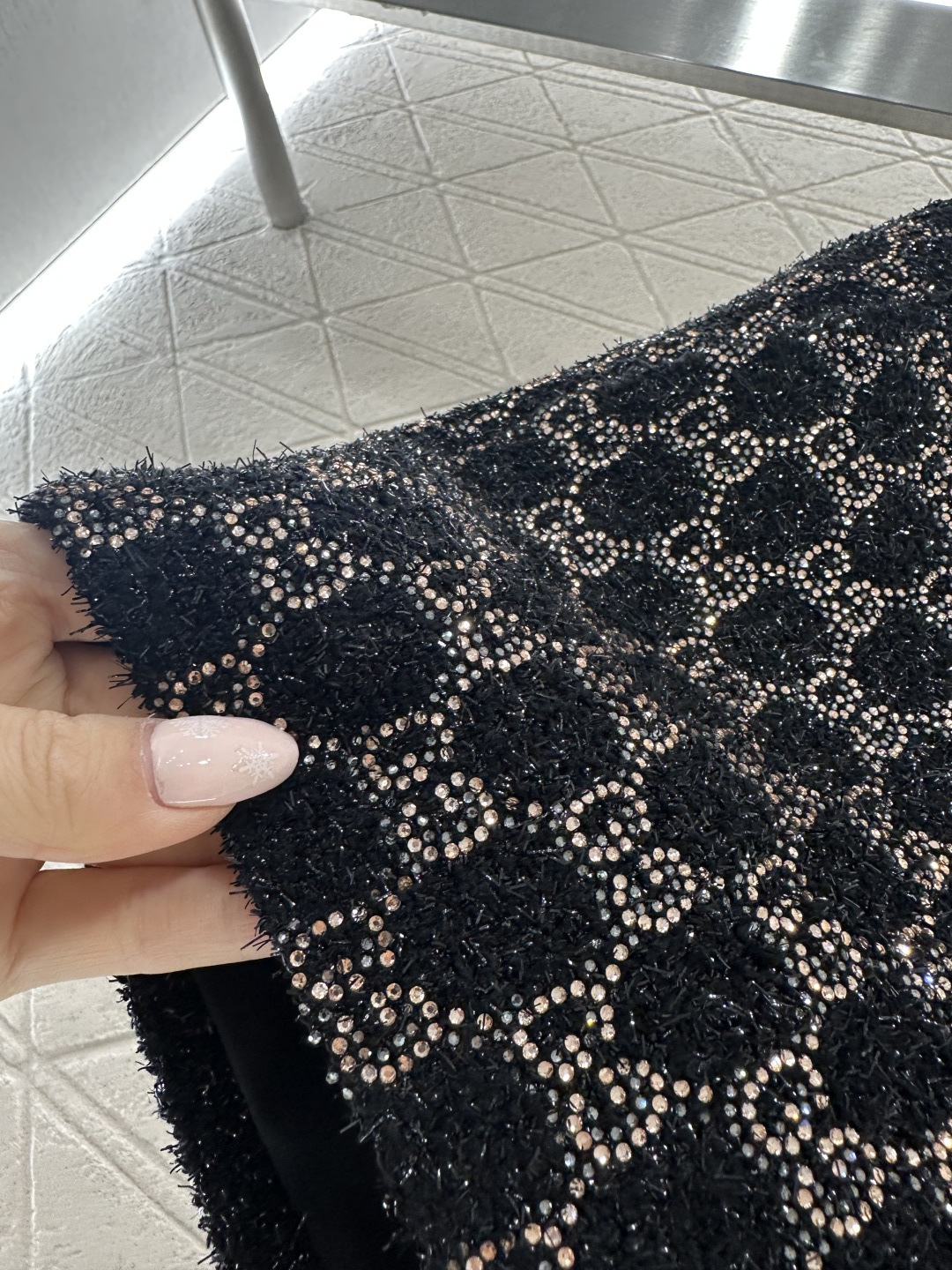 ♥Gucc*♥2026新品上架重工烫钻短袖上衣短裤套装定制YB进口棉毛材质，质感高级，肌理明显，翻领半开