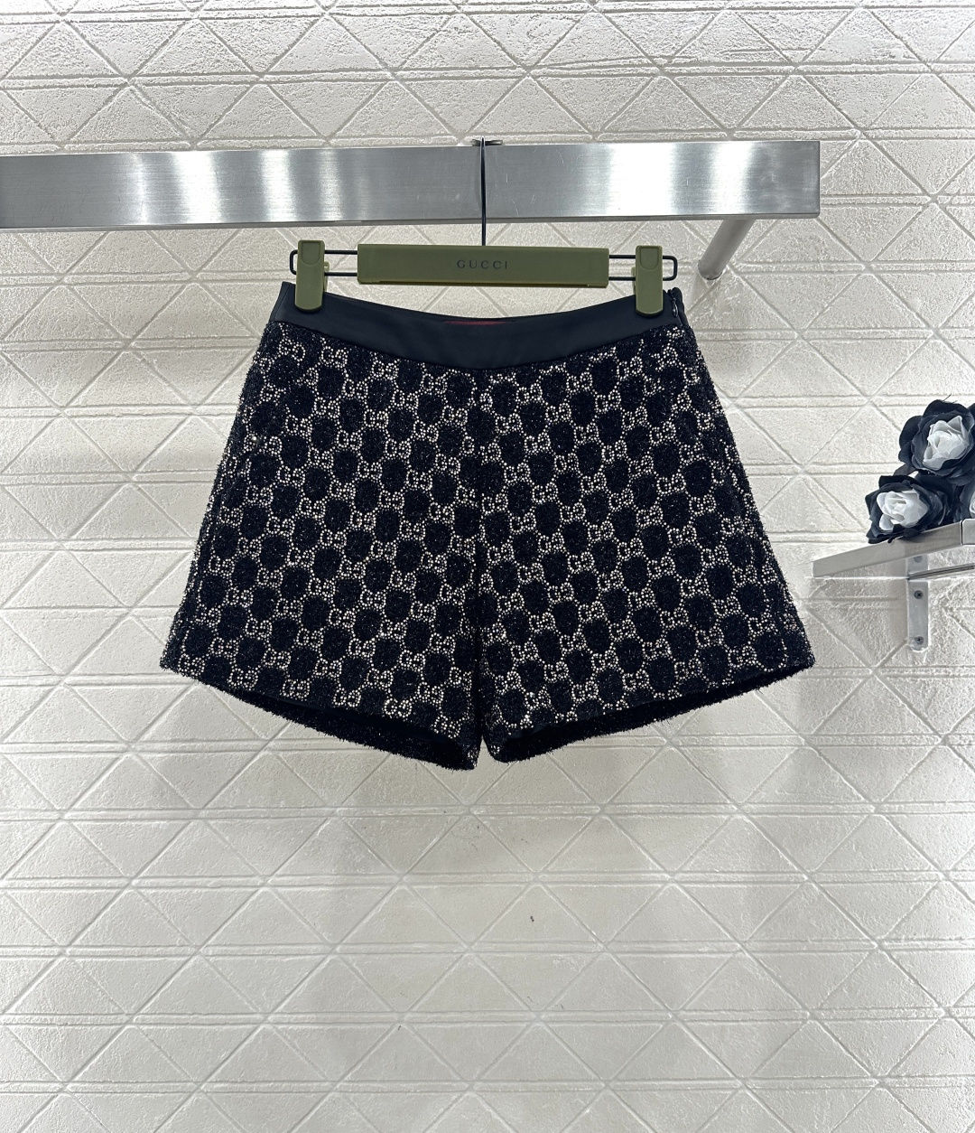 ♥Gucc*♥2026新品上架重工烫钻短袖上衣短裤套装定制YB进口棉毛材质，质感高级，肌理明显，翻领半开