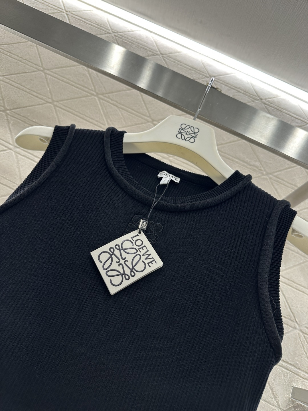 ♥Loew*♥2026新品上架 圆领竖坑条针织背心定制YB全棉纱线织造，穿搭舒适，质感十足，针织背心裁剪