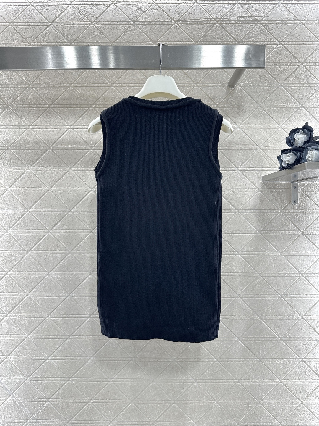 ♥Loew*♥2026新品上架 圆领竖坑条针织背心定制YB全棉纱线织造，穿搭舒适，质感十足，针织背心裁剪