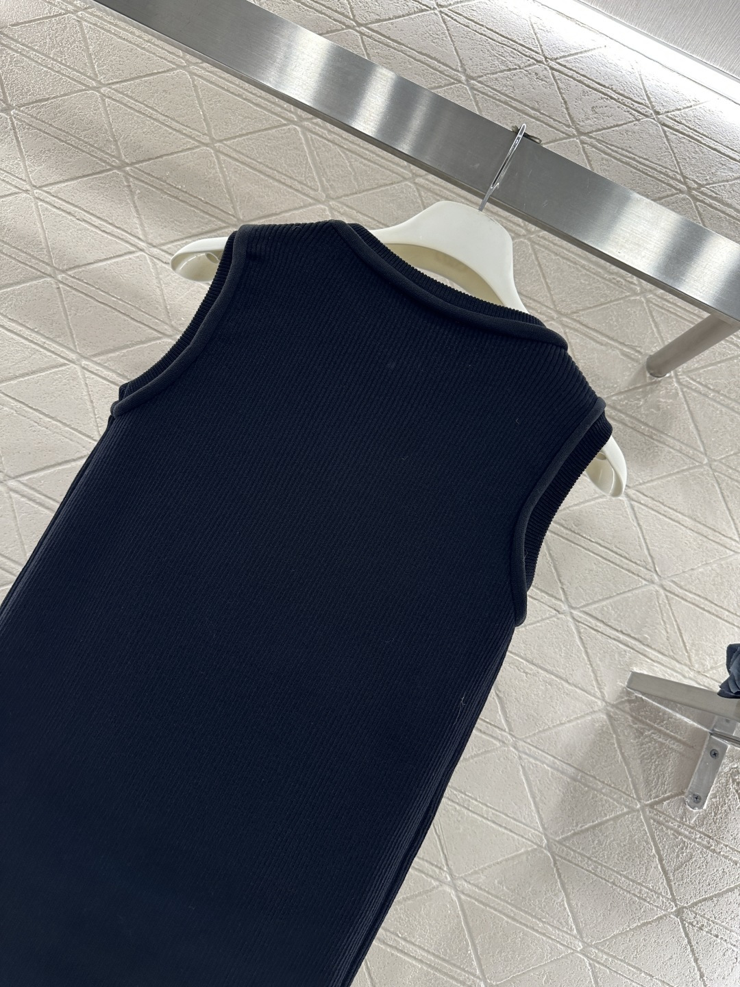 ♥Loew*♥2026新品上架 圆领竖坑条针织背心定制YB全棉纱线织造，穿搭舒适，质感十足，针织背心裁剪