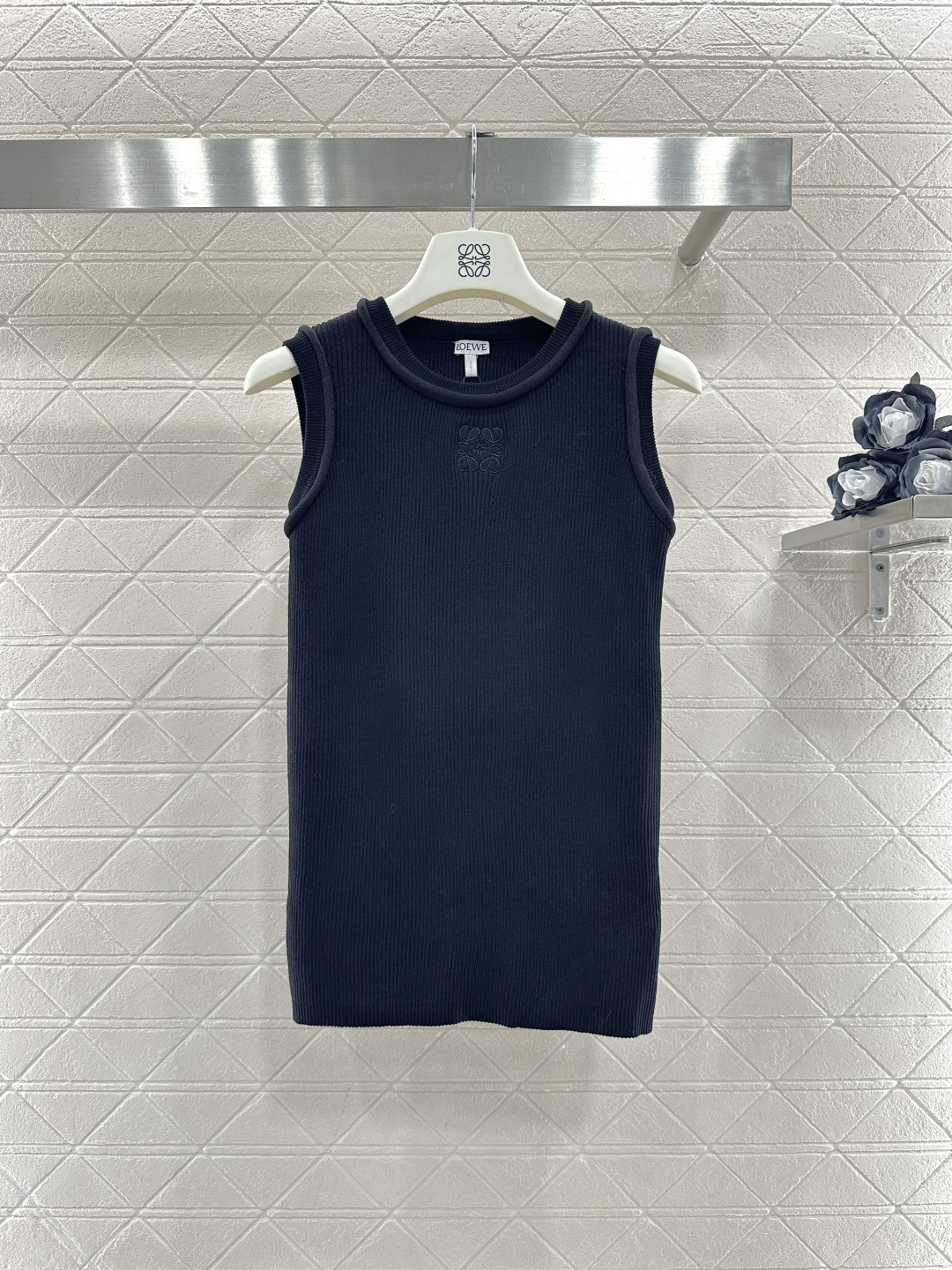 ♥Loew*♥2026新品上架 圆领竖坑条针织背心定制YB全棉纱线织造，穿搭舒适，质感十足，针织背心裁剪