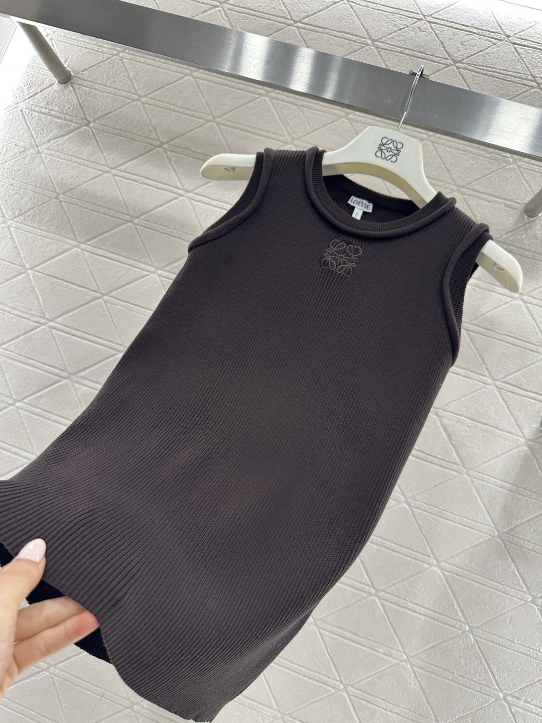 ♥Loew*♥2026新品上架 圆领竖坑条针织背心定制YB全棉纱线织造，穿搭舒适，质感十足，针织背心裁剪