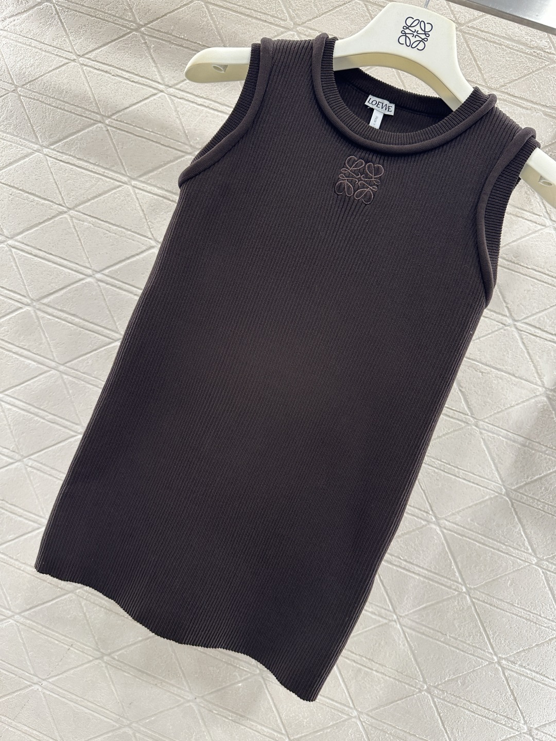 ♥Loew*♥2026新品上架 圆领竖坑条针织背心定制YB全棉纱线织造，穿搭舒适，质感十足，针织背心裁剪