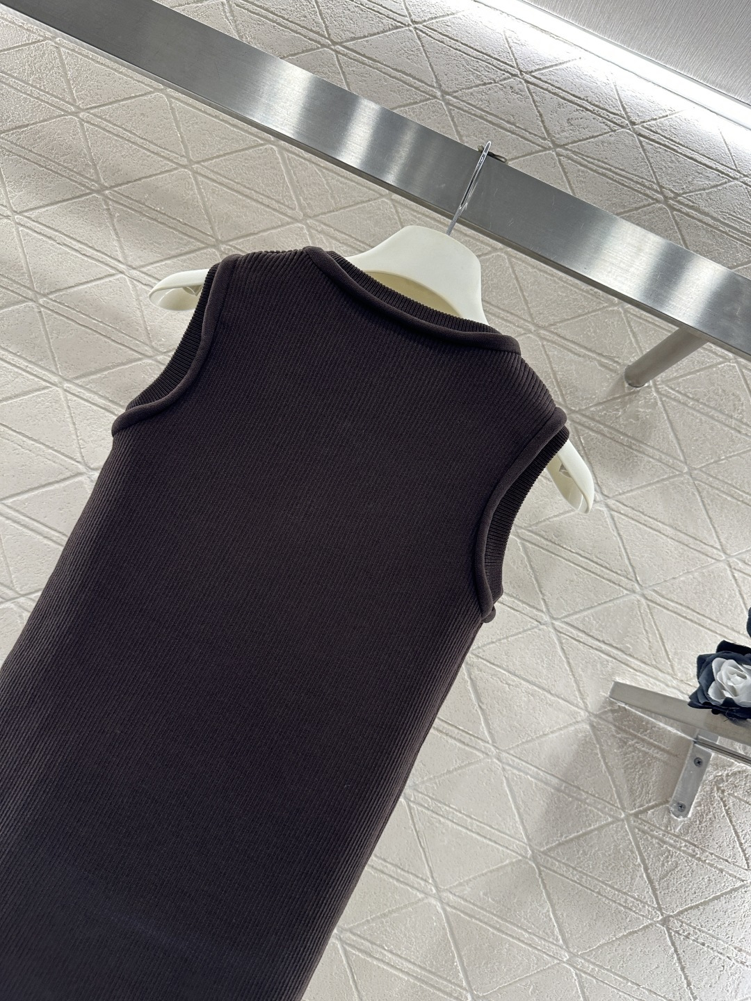 ♥Loew*♥2026新品上架 圆领竖坑条针织背心定制YB全棉纱线织造，穿搭舒适，质感十足，针织背心裁剪