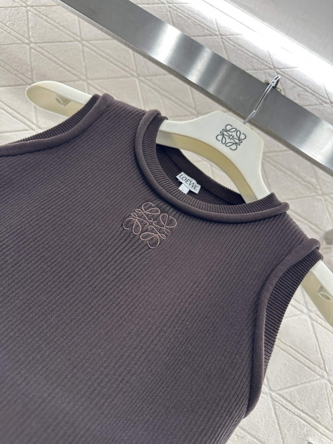 ♥Loew*♥2026新品上架 圆领竖坑条针织背心定制YB全棉纱线织造，穿搭舒适，质感十足，针织背心裁剪