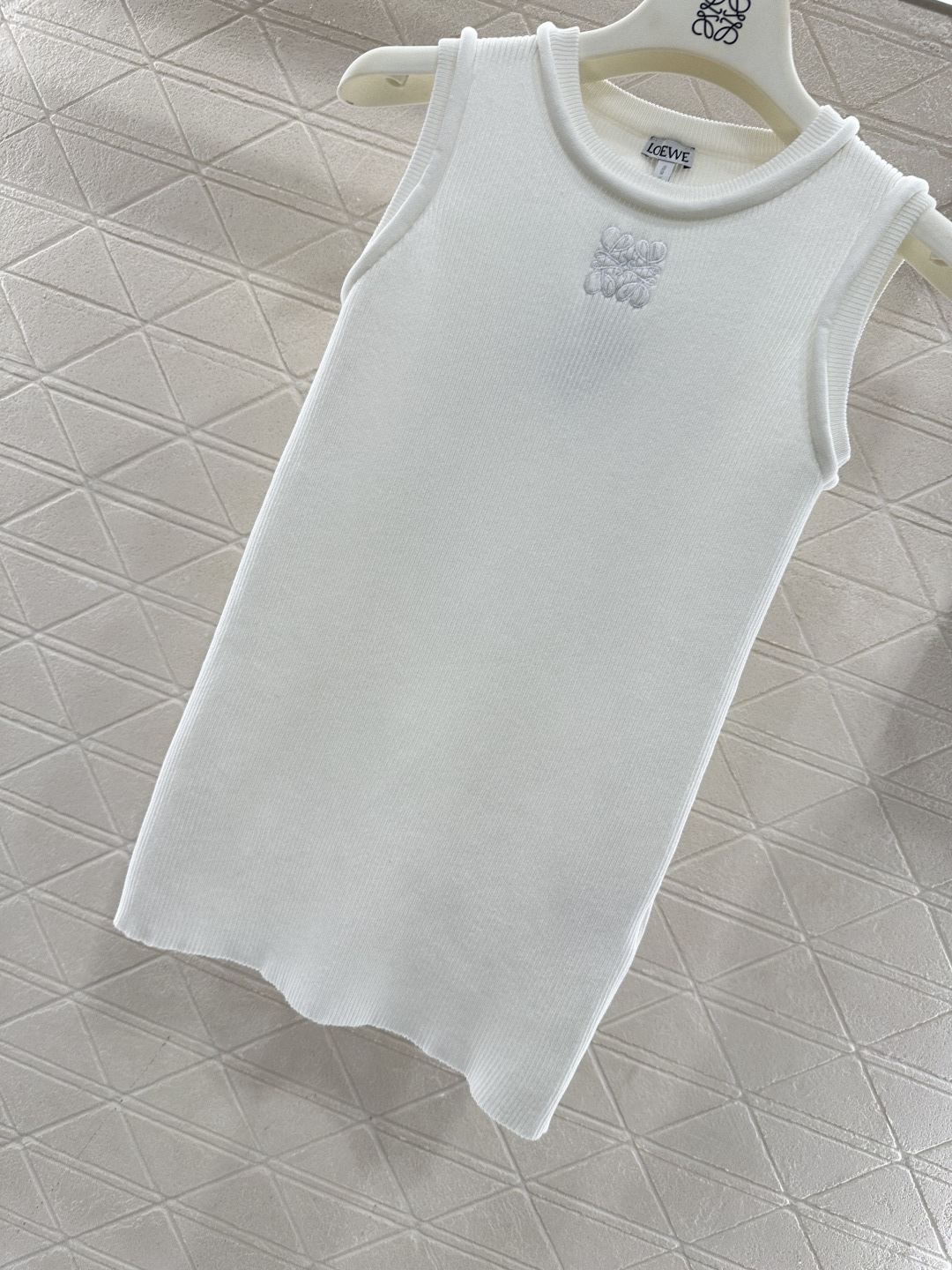 ♥Loew*♥2026新品上架 圆领竖坑条针织背心定制YB全棉纱线织造，穿搭舒适，质感十足，针织背心裁剪