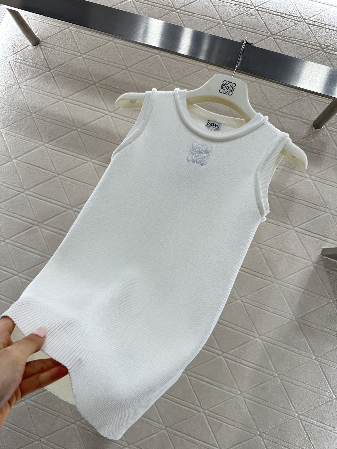 ♥Loew*♥2026新品上架 圆领竖坑条针织背心定制YB全棉纱线织造，穿搭舒适，质感十足，针织背心裁剪