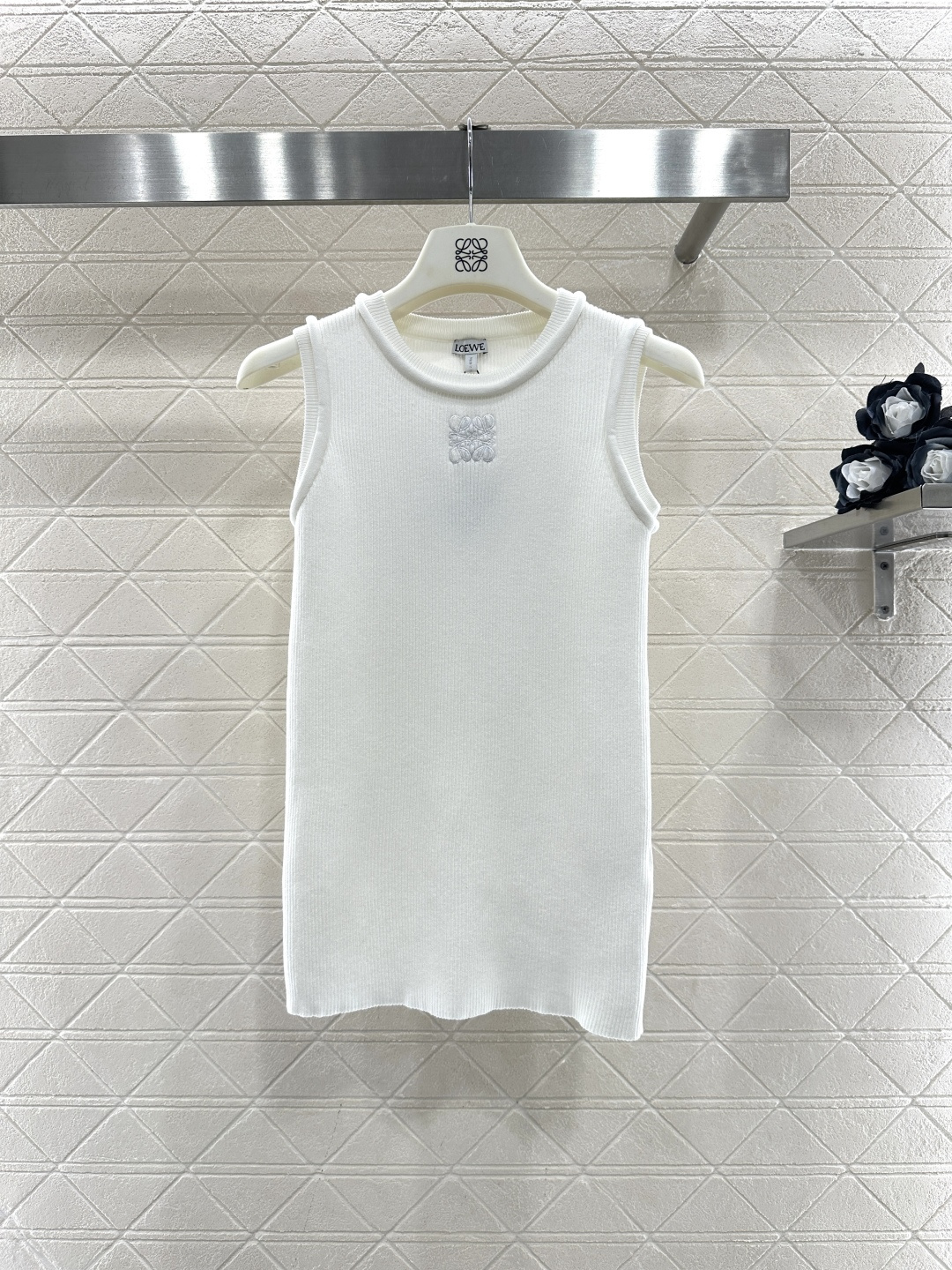♥Loew*♥2026新品上架 圆领竖坑条针织背心定制YB全棉纱线织造，穿搭舒适，质感十足，针织背心裁剪