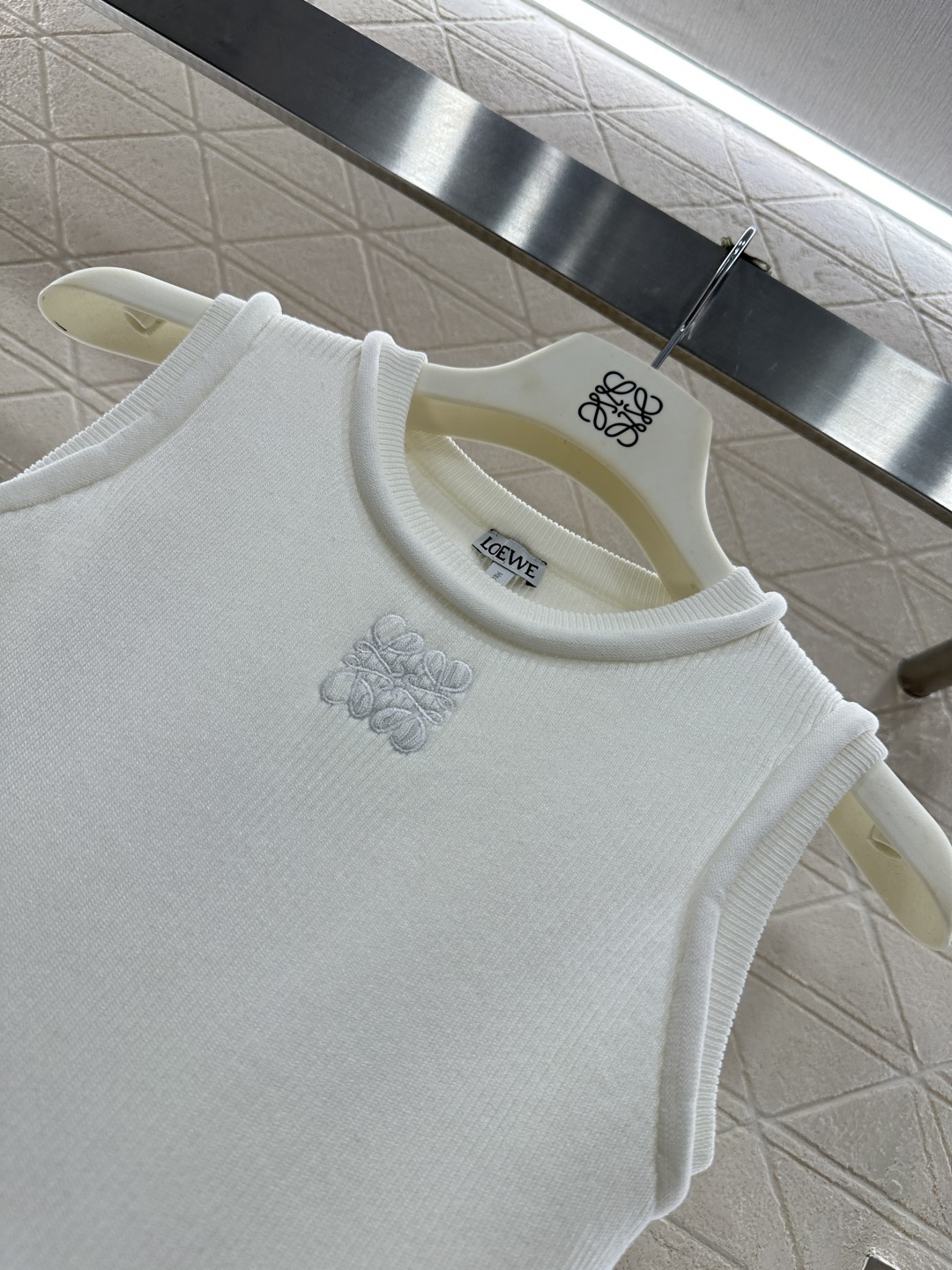 ♥Loew*♥2026新品上架 圆领竖坑条针织背心定制YB全棉纱线织造，穿搭舒适，质感十足，针织背心裁剪