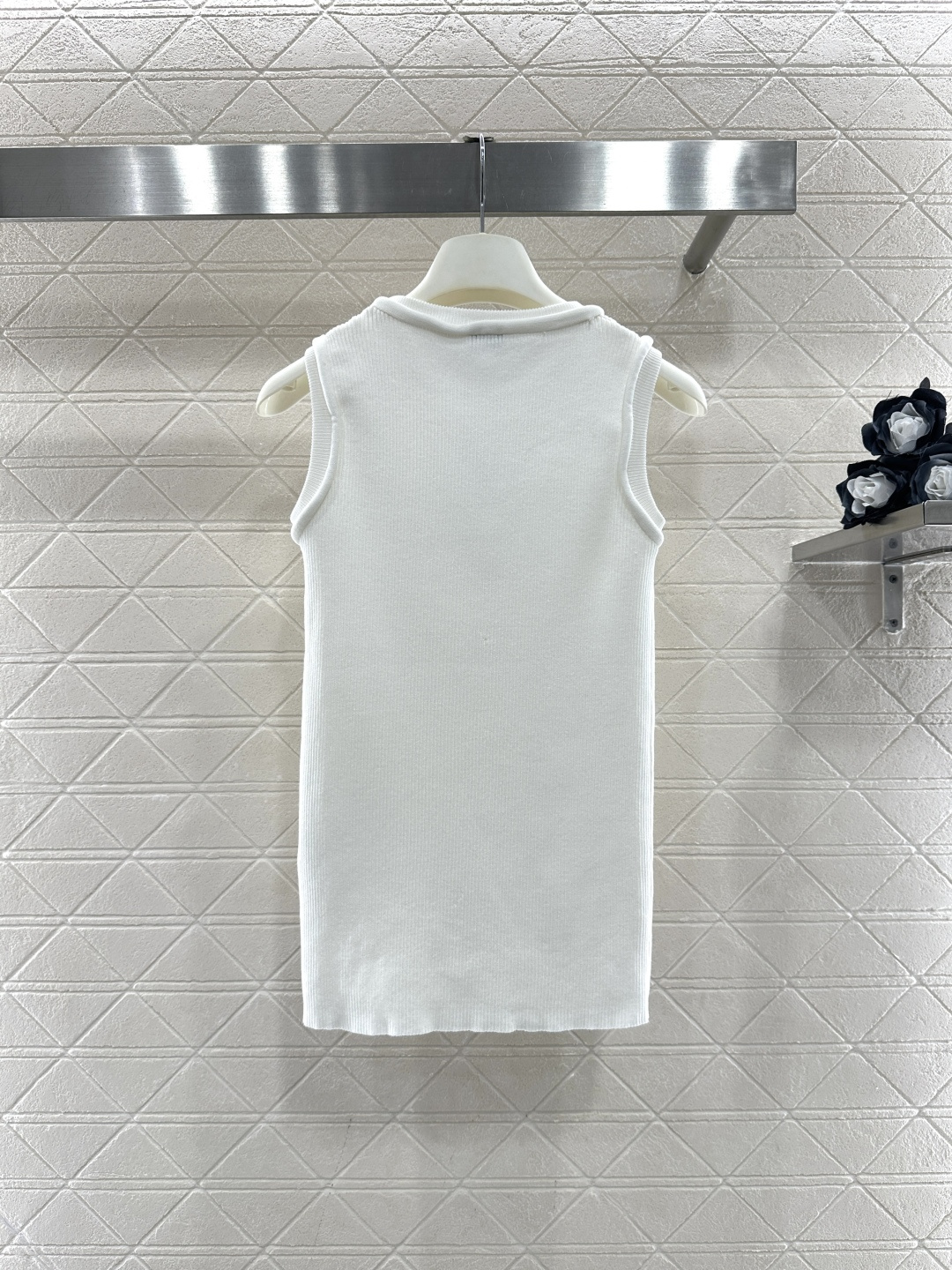 ♥Loew*♥2026新品上架 圆领竖坑条针织背心定制YB全棉纱线织造，穿搭舒适，质感十足，针织背心裁剪