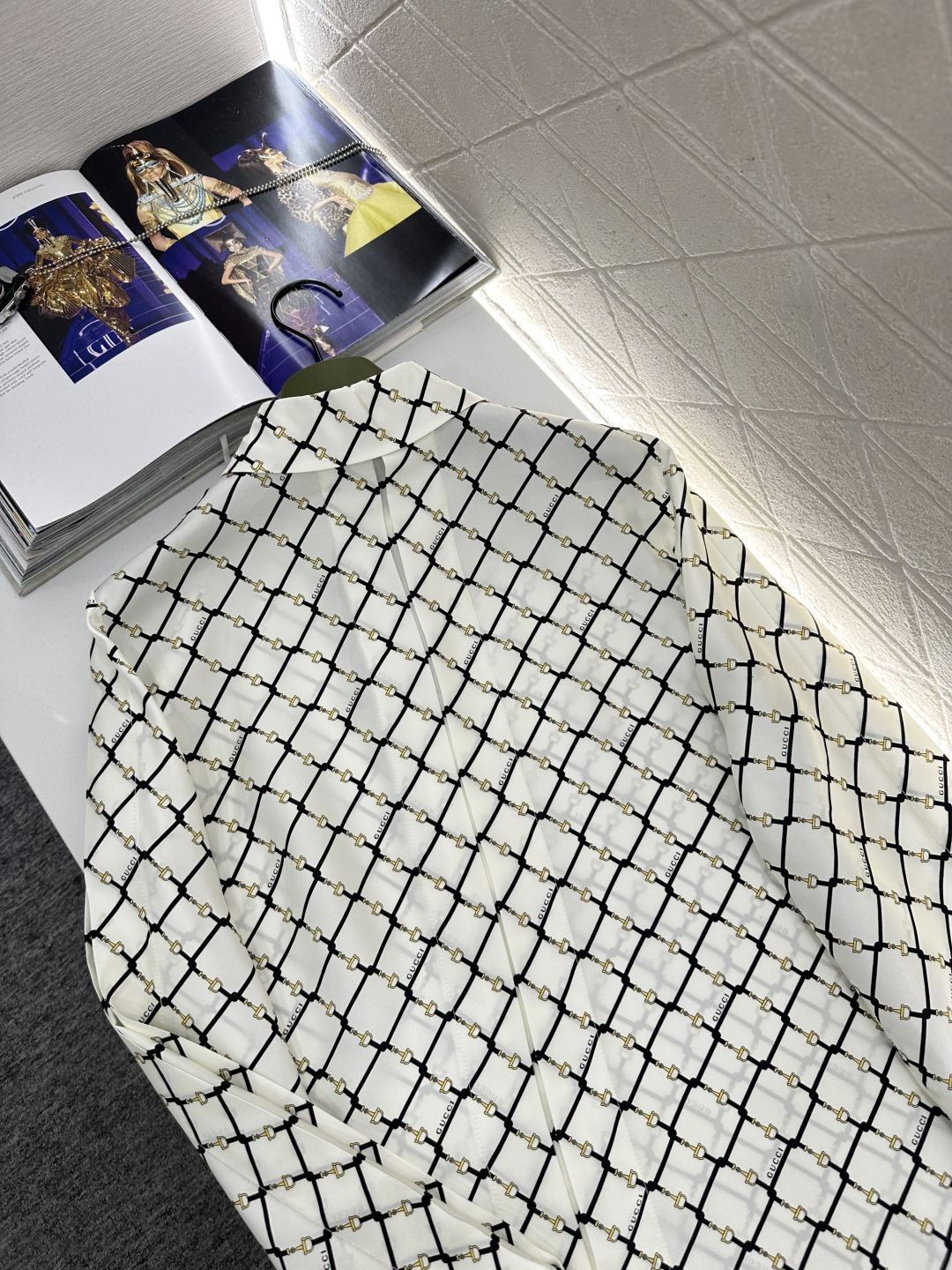 ♥Gucc*♥2026新品上架 翻领真丝格纹衬衫定制YB进口百分百真丝材质，质感光泽，垂顺舒适，翻领衬衣