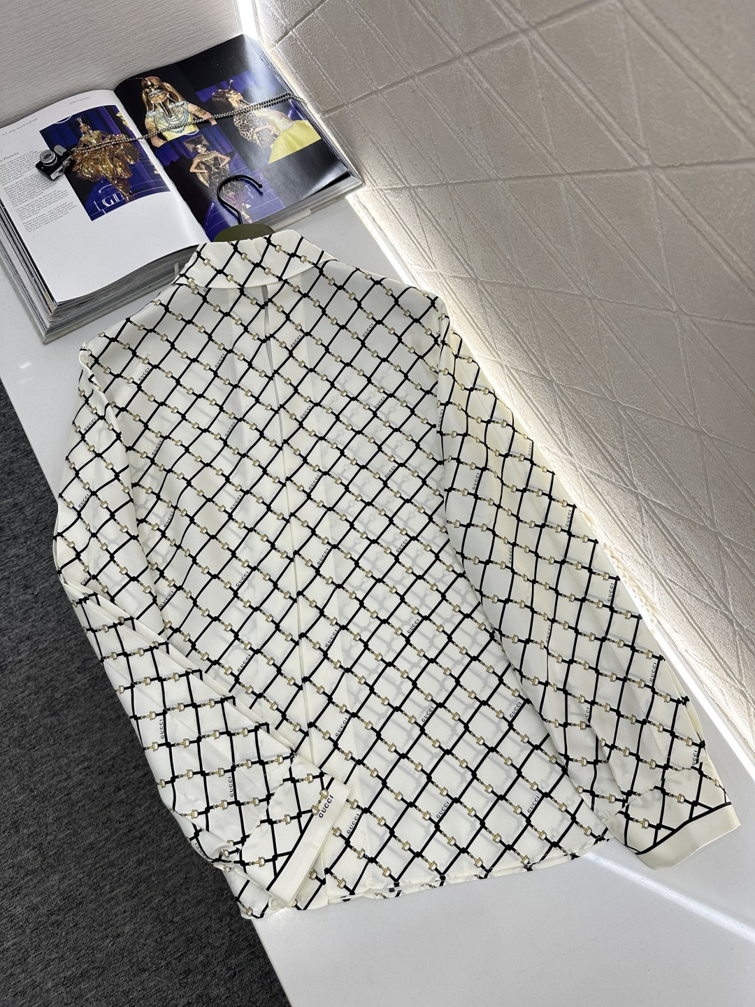 ♥Gucc*♥2026新品上架 翻领真丝格纹衬衫定制YB进口百分百真丝材质，质感光泽，垂顺舒适，翻领衬衣